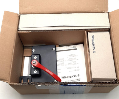 New – Open box Schmersal AZM161STS30-01 Interlock Door Handle, Emergency, Right Hinge, 15,000 N