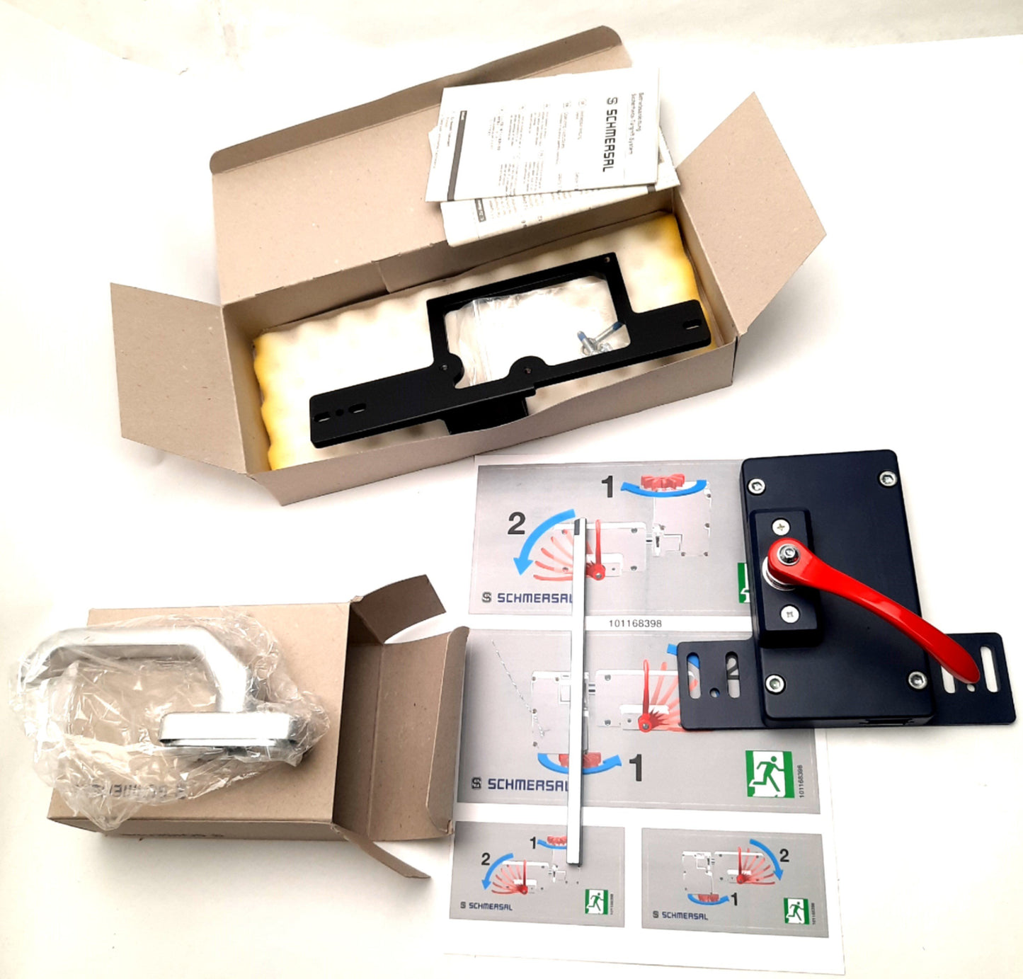 New – Open box Schmersal AZM161STS30-01 Interlock Door Handle, Emergency, Right Hinge, 15,000 N