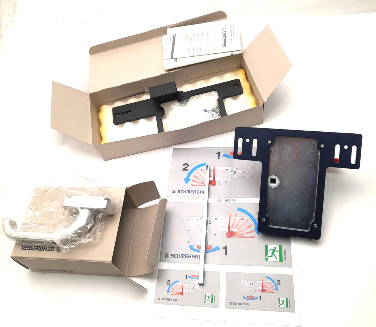 New – Open box Schmersal AZM161STS30-01 Interlock Door Handle, Emergency, Right Hinge, 15,000 N