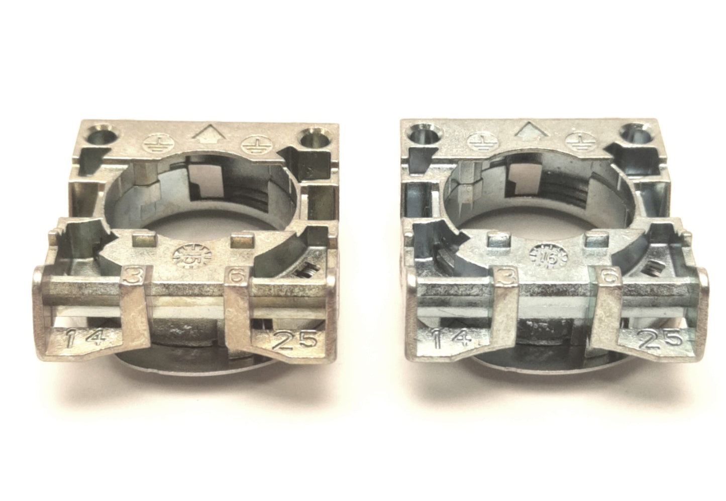 New – Open box Lot of 2 Sprecher+Schuh D7-ALM Tool-Less Mounting Latch, Metal, 22mm Device