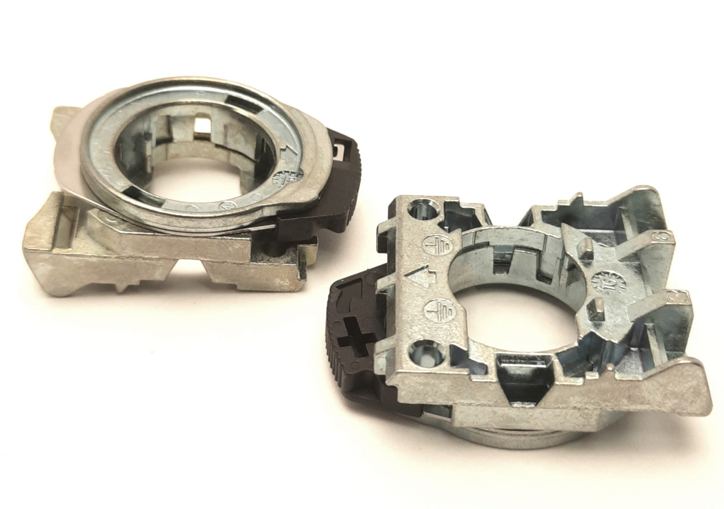 New – Open box Lot of 2 Sprecher+Schuh D7-ALM Tool-Less Mounting Latch, Metal, 22mm Device