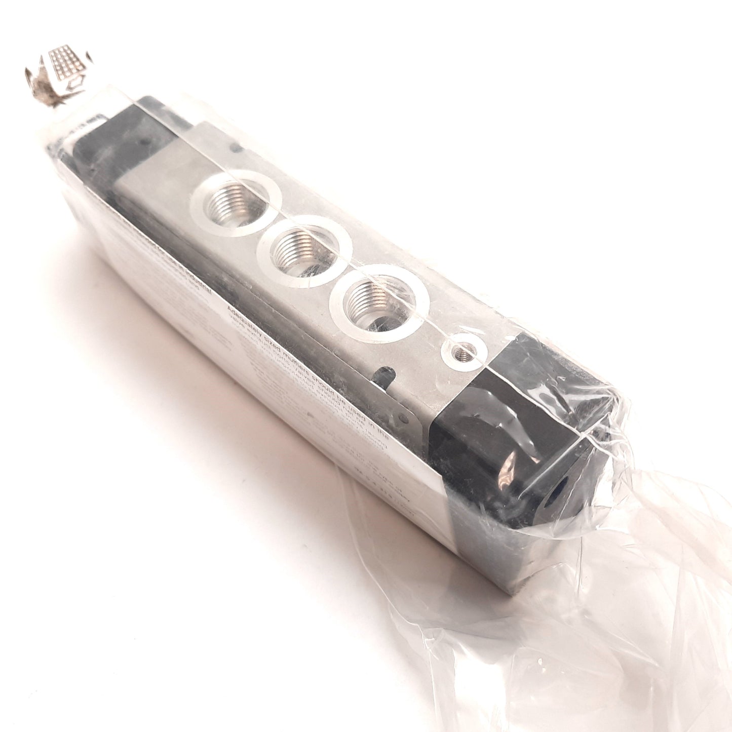 New Norgren V62S527A-A313JB Solenoid Valve, 2-Position 5-Port, 24VDC, 3/8" NPT