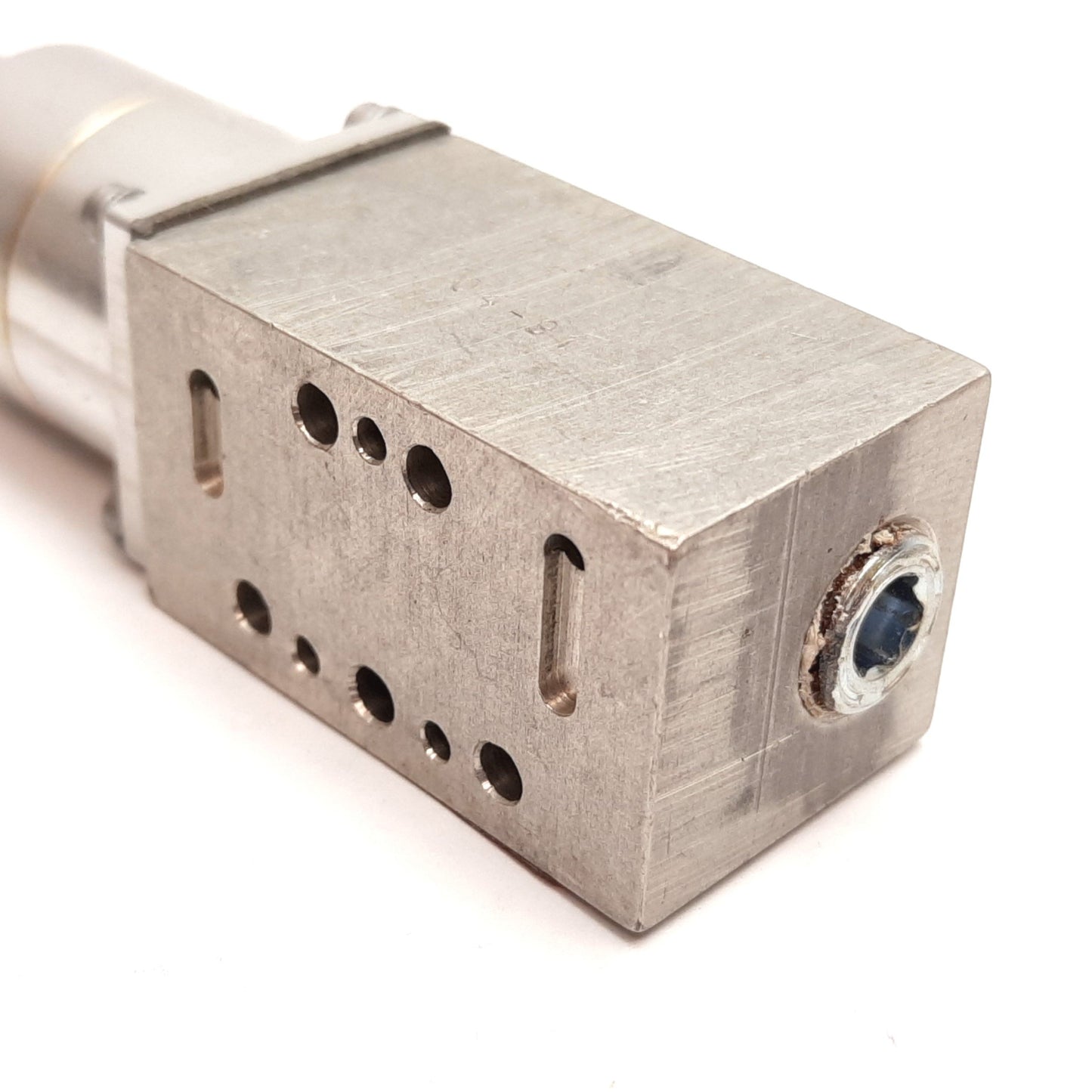 Used Numatics 031RS7000 Manifold Regulator, Input: 150psi Max, Output: 0-130psi