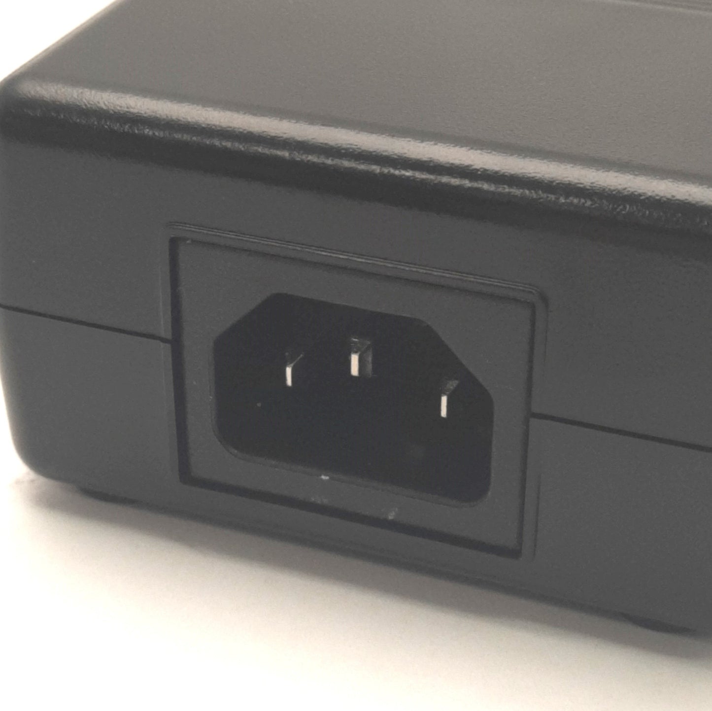 New – Open box FSP Group FSP150-ABAN1 Adapter PSU 100-240v AC In, 19v DC 7.9A Out, Screw Term