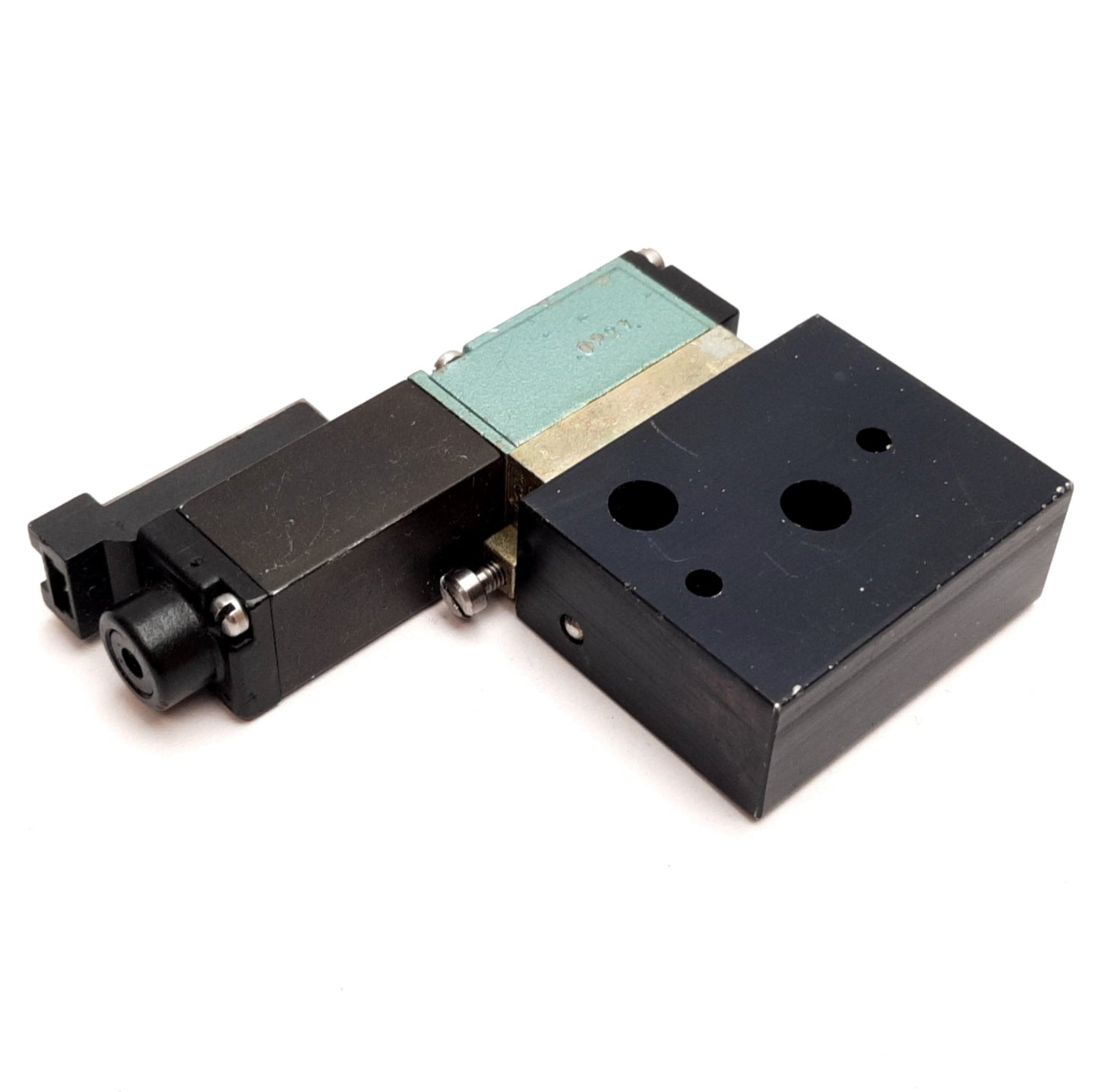 Used Numatics M11SA411M Solenoid Valve, 2-Position 4-Way, 24VDC, 1/8" NPT