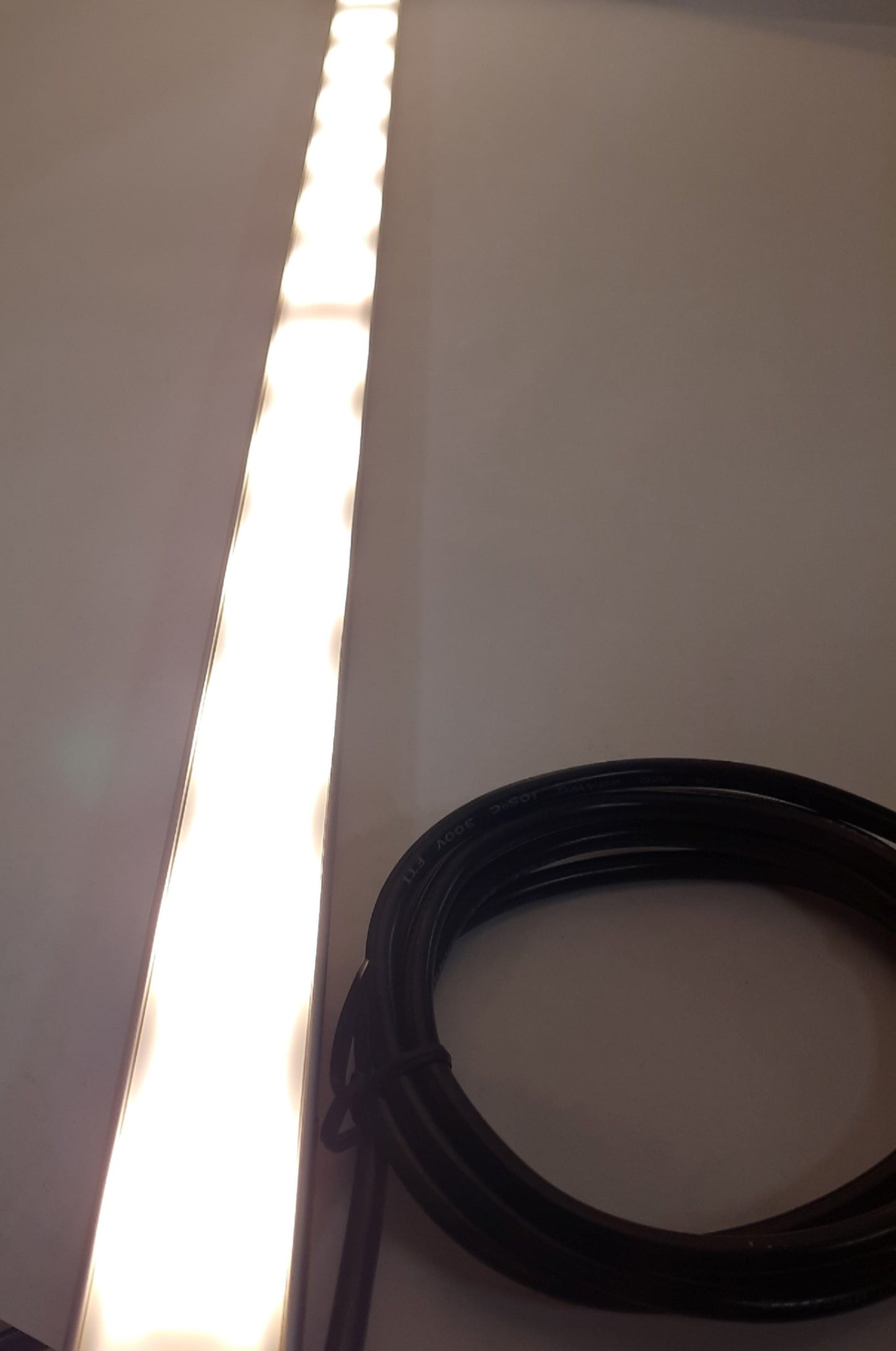 New Banner WLS28XWW710DXPB LED Light Strip, 710mm, 12-30v DC, IP50, Warm Light