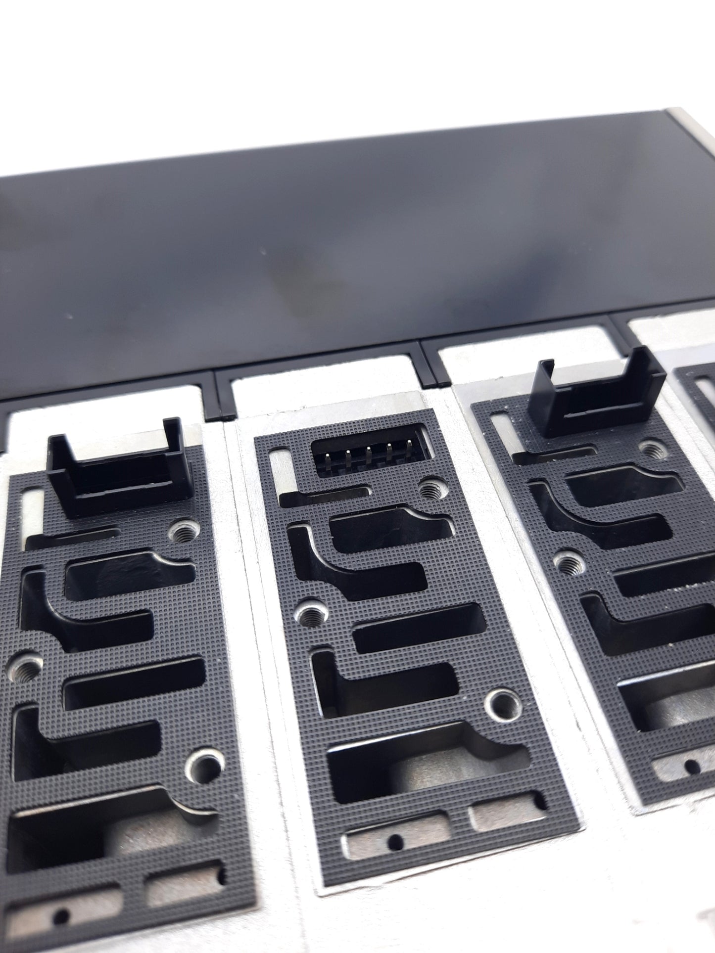 New SMC NVV5FS2-01T1-071-02T Pneumatic Manifold Plug-In 7 Stations 1/8" NPT 1/4" NPT