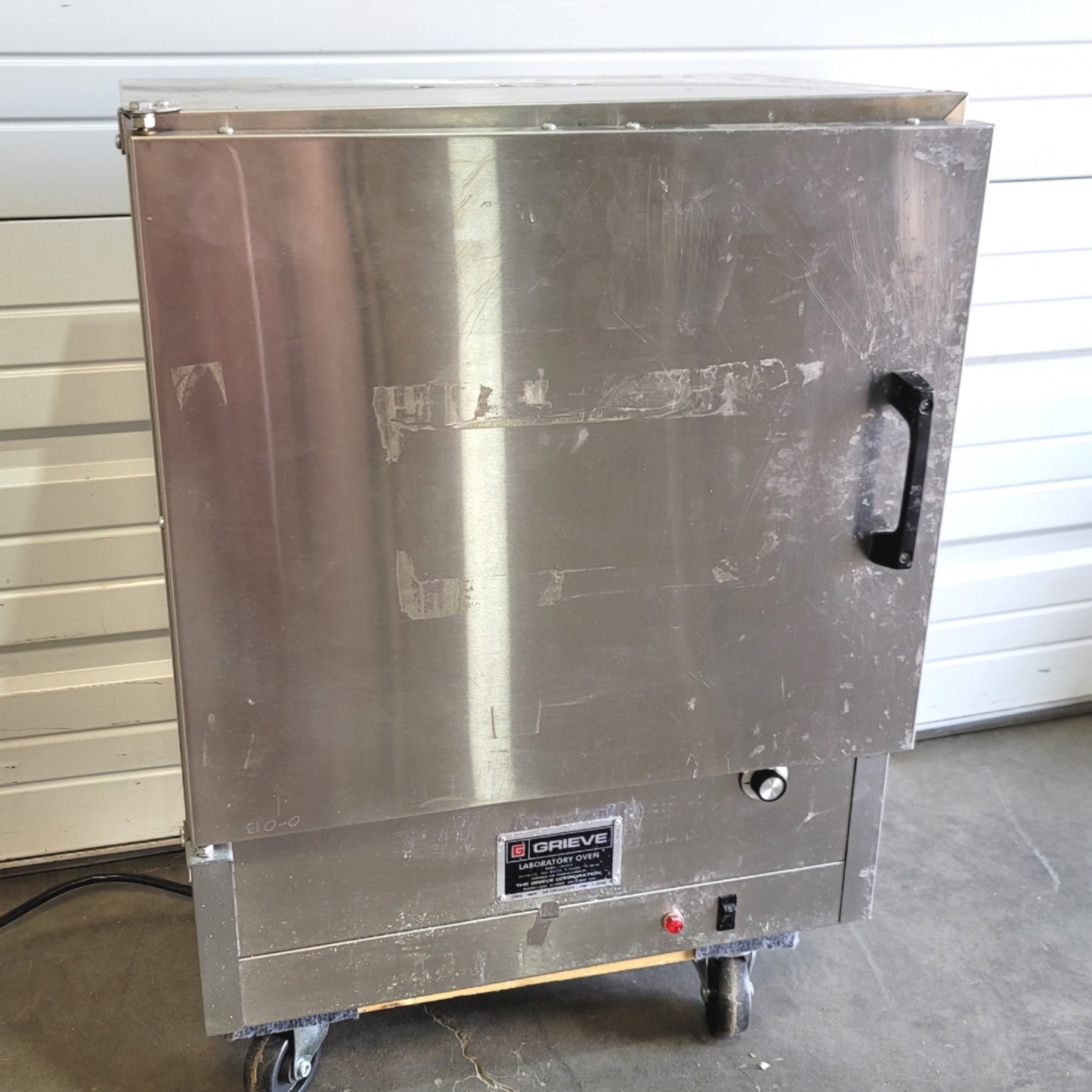 Used Grieve LW-201C Bench Top Laboratory Oven 2CuFt, 392°F Max, 120VAC, 1600W