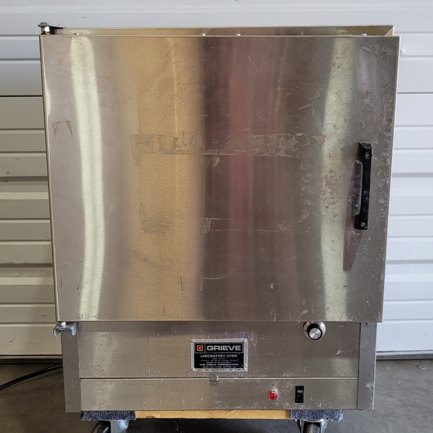 Used Grieve LW-201C Bench Top Laboratory Oven 2CuFt, 392°F Max, 120VAC, 1600W