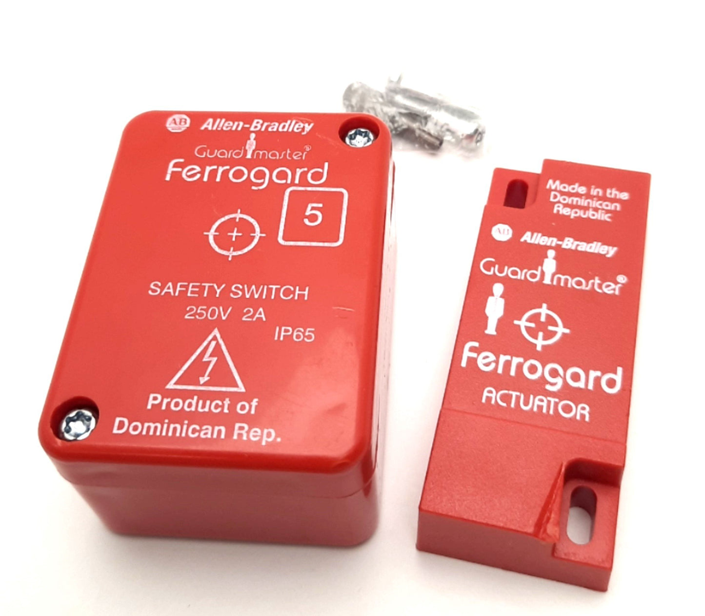 Used Allen Bradley 440N-G02009 Guardmaster Safety Switch + Actuator, 250v AC 2A NC