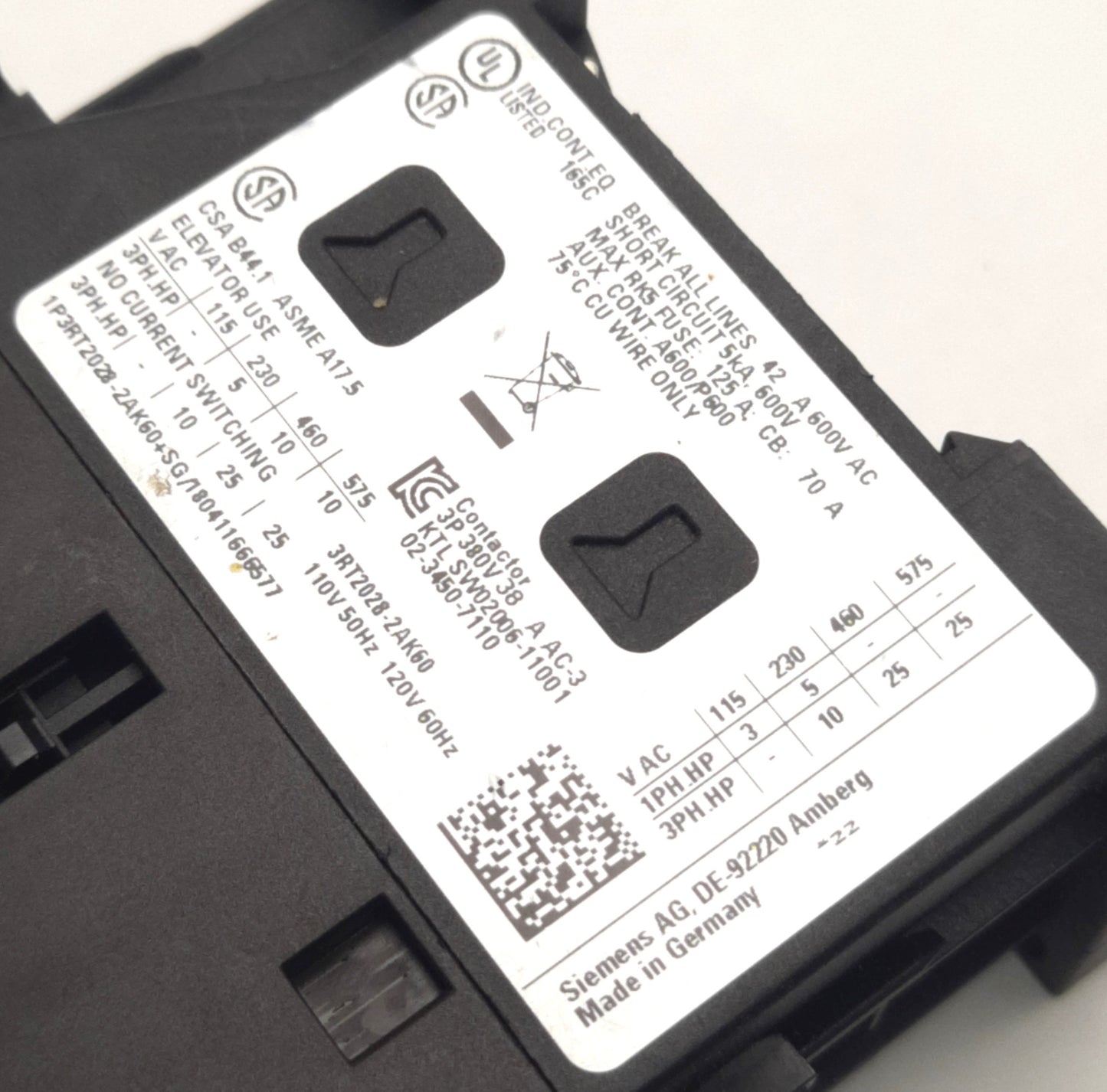 New – Open box Siemens 3RT2028-2AK60 Contactor, 3PST-NO 38A 400VAC, 1CO Aux, 110-120VAC Coil