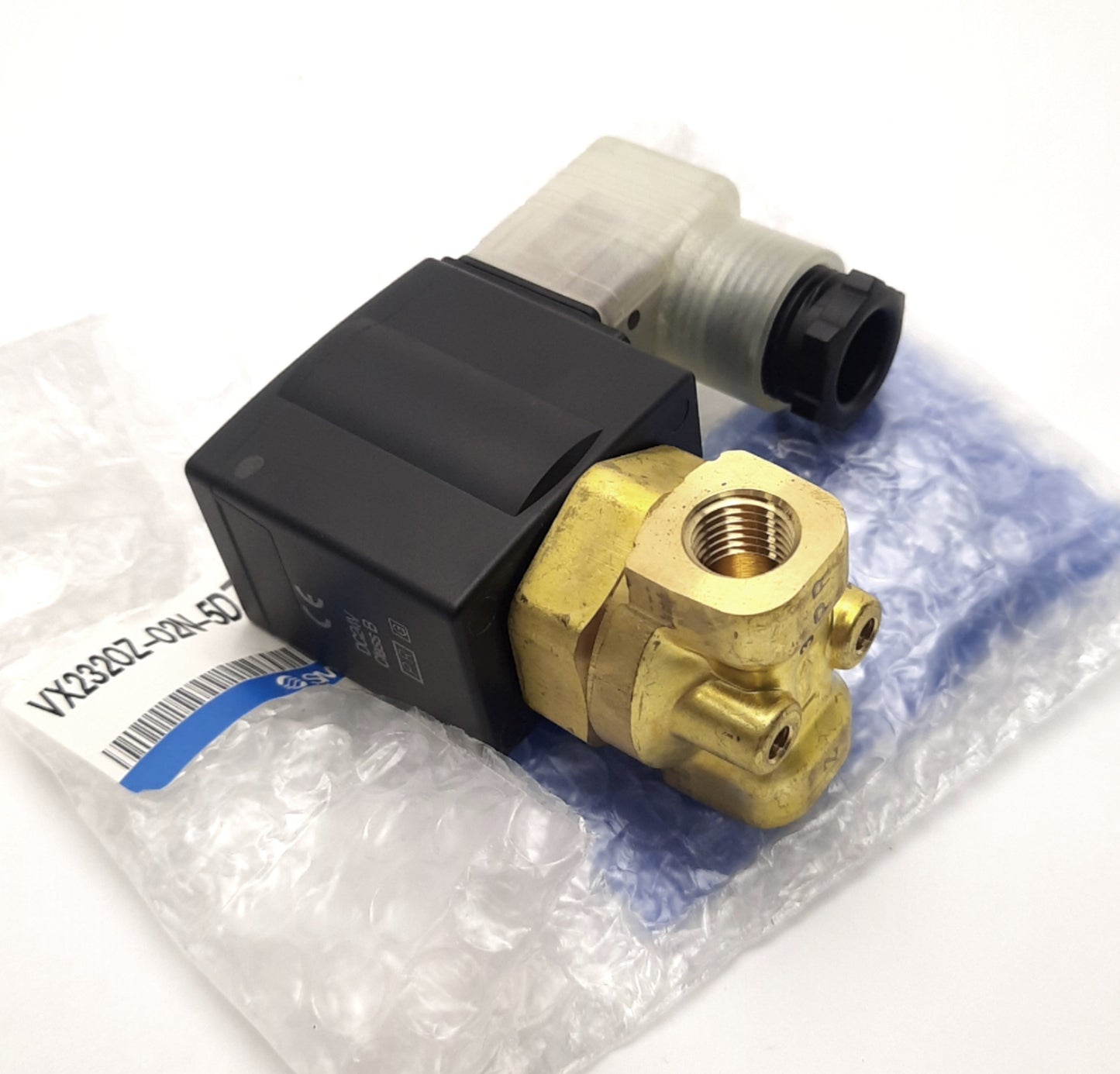 New – Open box SMC VX2320Z-02N-5DZ1-B Solenoid Valve 3.0 MPa Air/Water, 1/4" NPT, 24v DC Coil