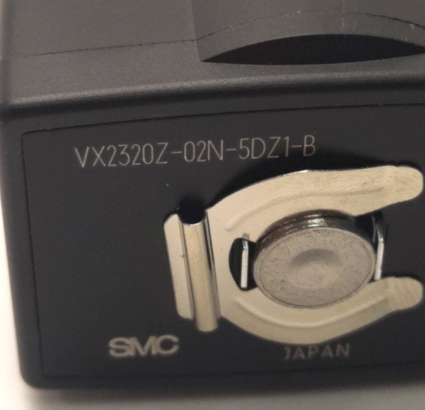 New – Open box SMC VX2320Z-02N-5DZ1-B Solenoid Valve 3.0 MPa Air/Water, 1/4" NPT, 24v DC Coil