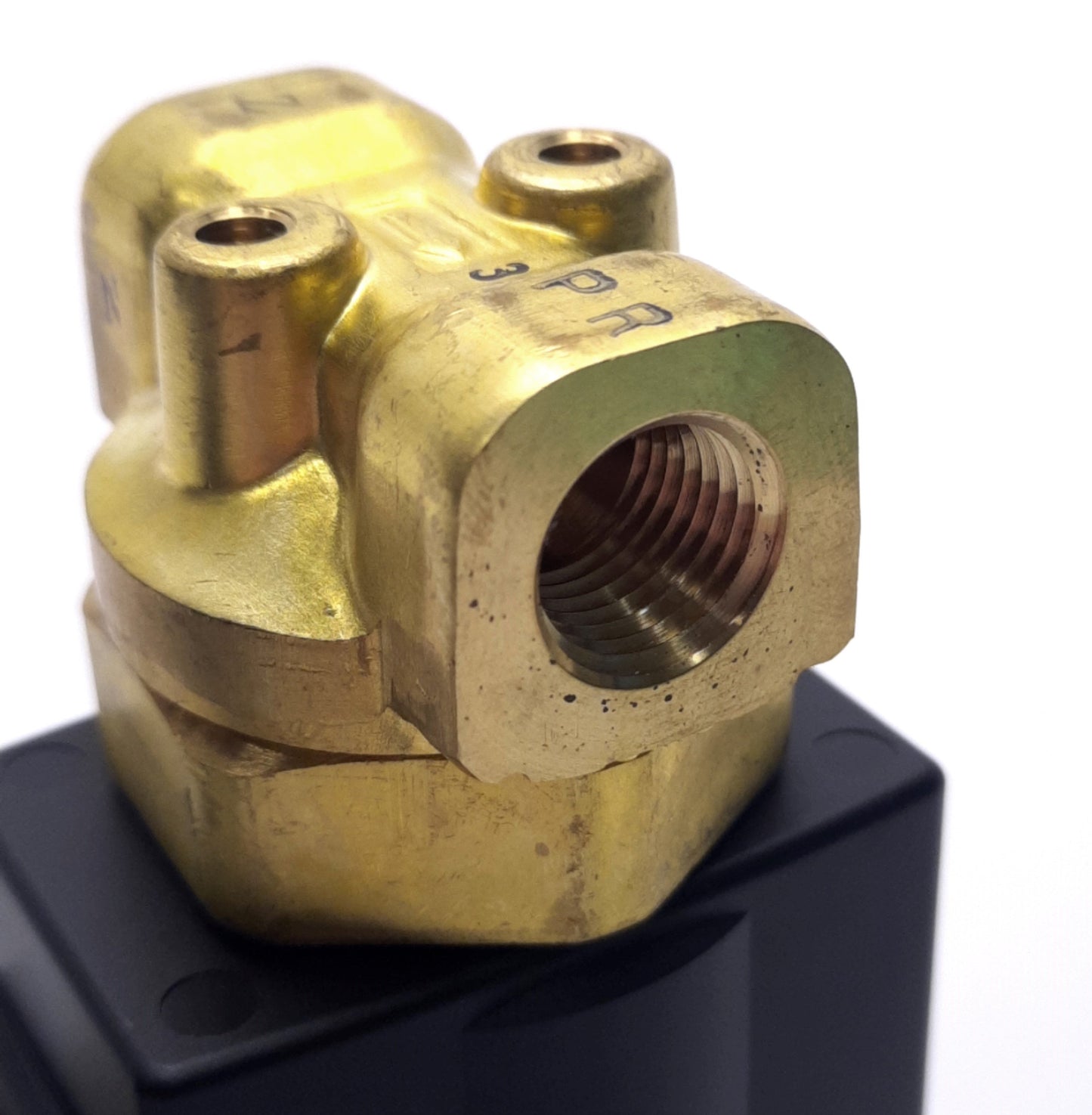 New – Open box SMC VX2320Z-02N-5DZ1-B Solenoid Valve 3.0 MPa Air/Water, 1/4" NPT, 24v DC Coil