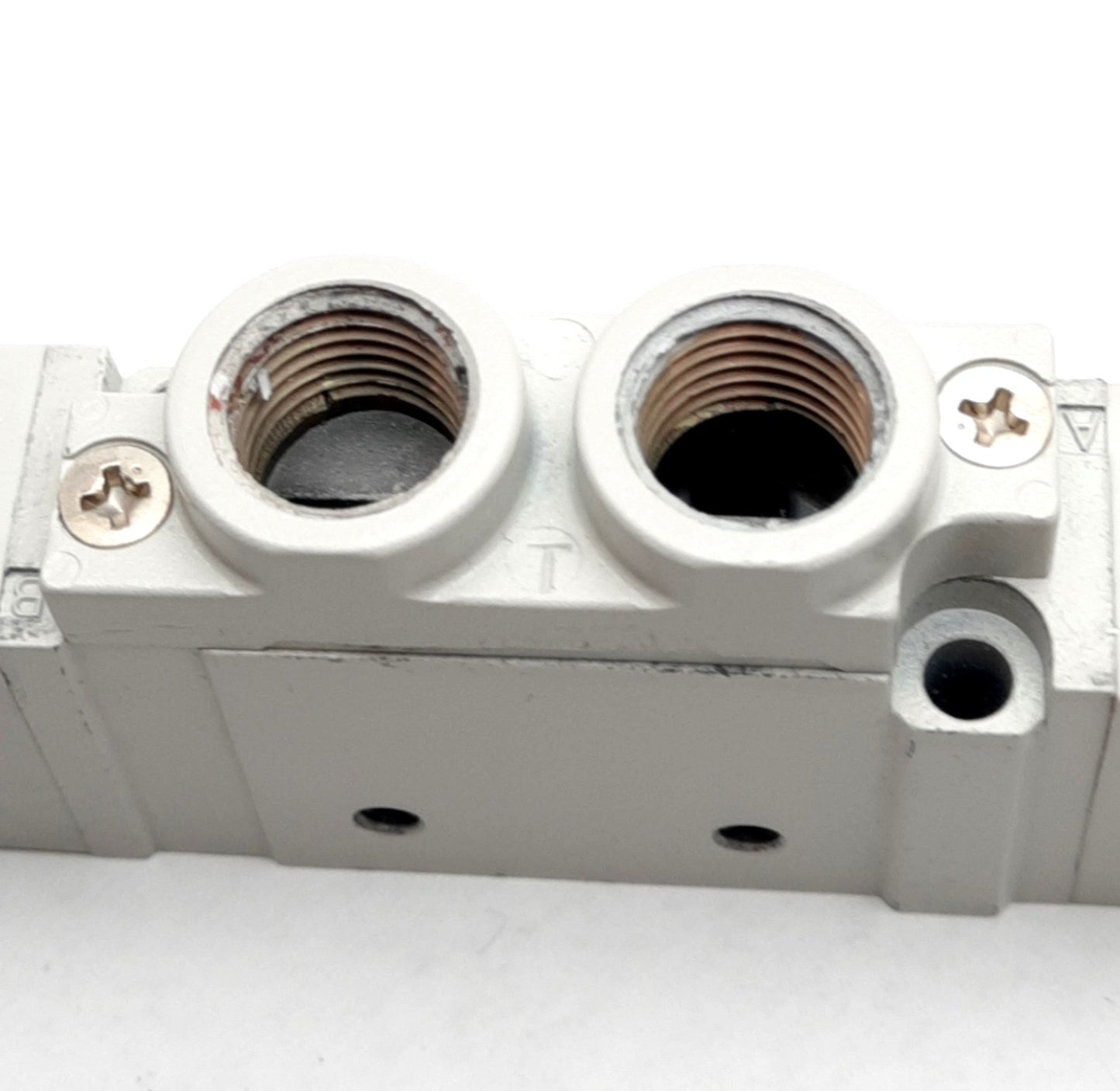 Used SMC SY7320-6L0Z-02T Solenoid Valve, 1/8" 1/4" NPTF, 0.2-0.7MPa Max, 24VDC Coil