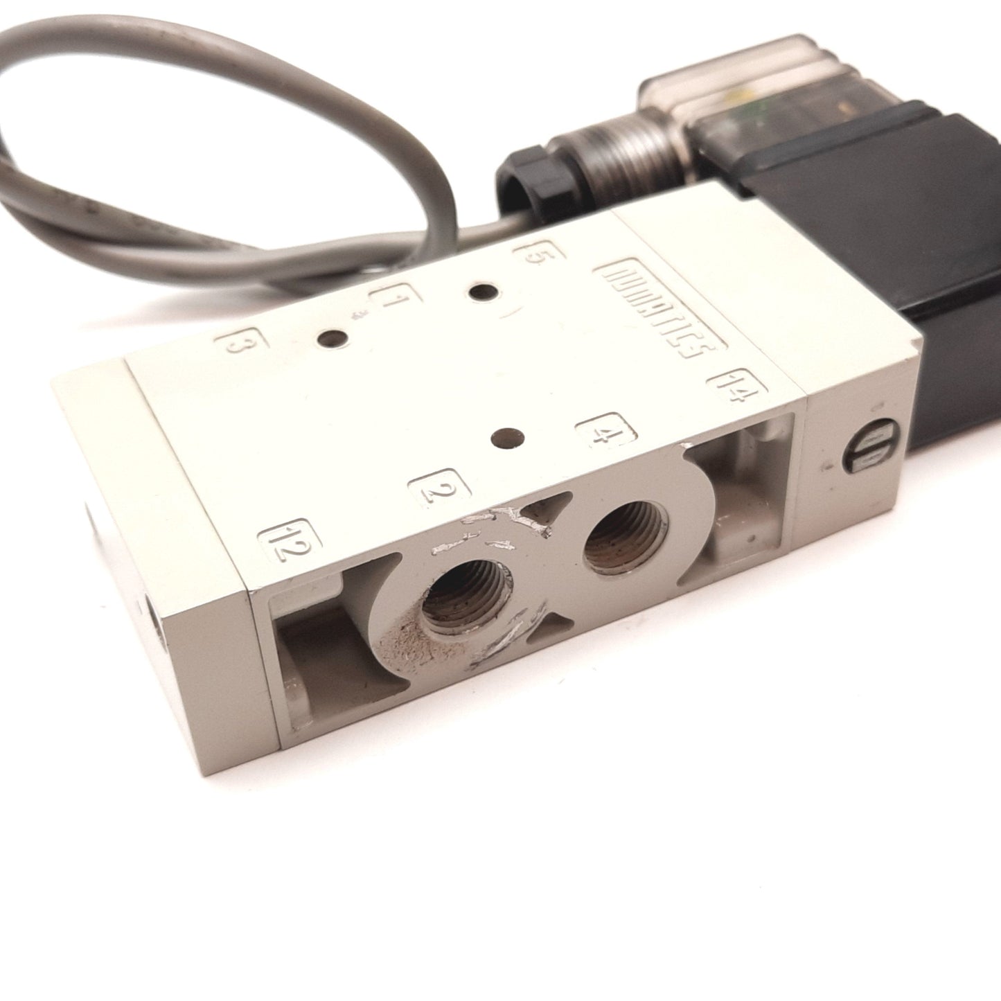 Used Numatics L11BA452O000030 Solenoid Valve, 2-Position 5-Port 100-120VAC 1/8" NPT