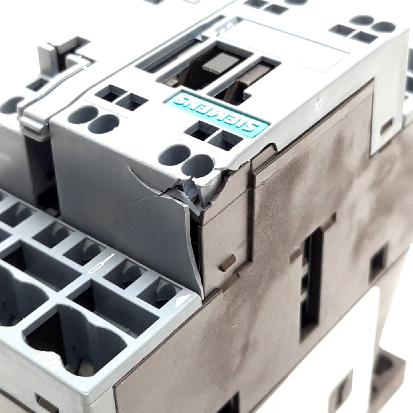 New – Open box Siemens 3RT2028-2AK60 Contactor, 3PST-NO, 110-120VAC Coil, 600VAC 38A Contacts