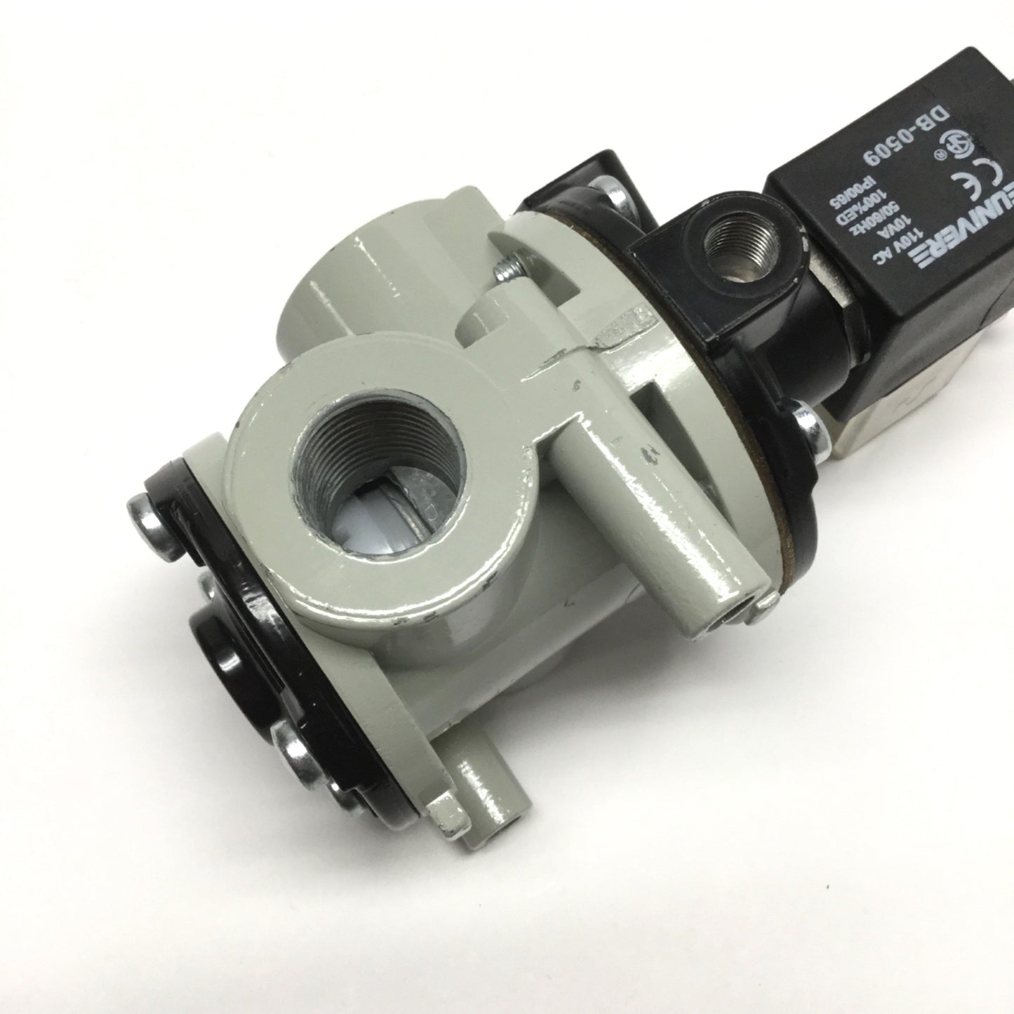 New – Open box Numatics NG4BAN522N68E30 Vacuum Poppet Valve, 3-Port 2-Position, NC, 1/2" NPT