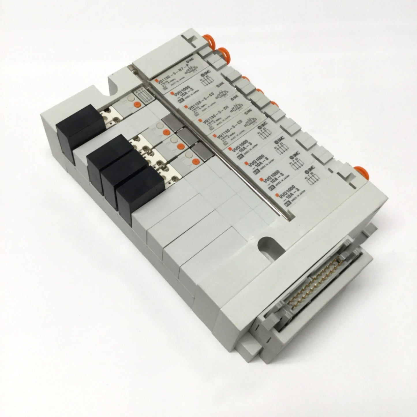 Used SMC VV5Q1 Manifold w/Solenoid Valves (3x) VQ1130-5-C0, (1x) VQ1130-5-N7-P, 24VDC