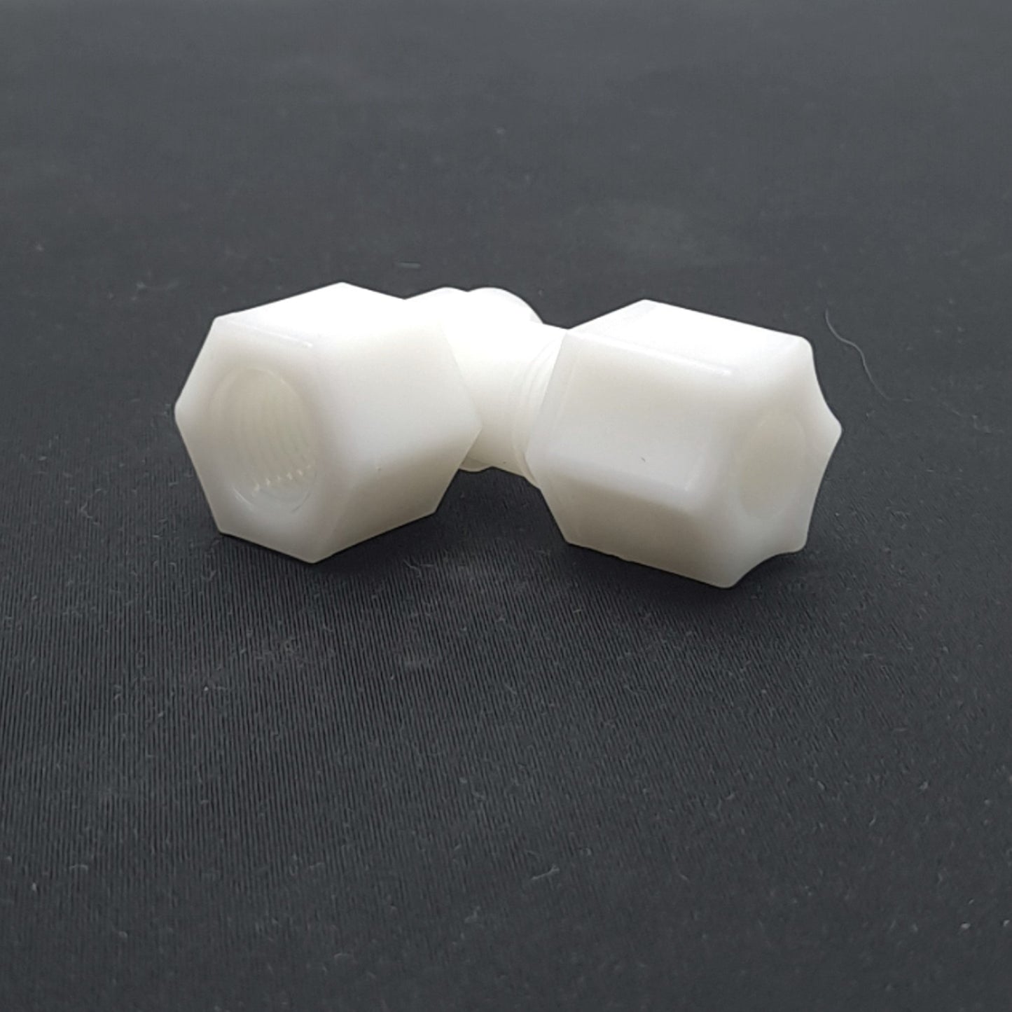 New – Open box Lot of 100 JACO 45-6-4-N-O Nylon 6 Elbow Fittings, Female Connector, 3/8" Tubing