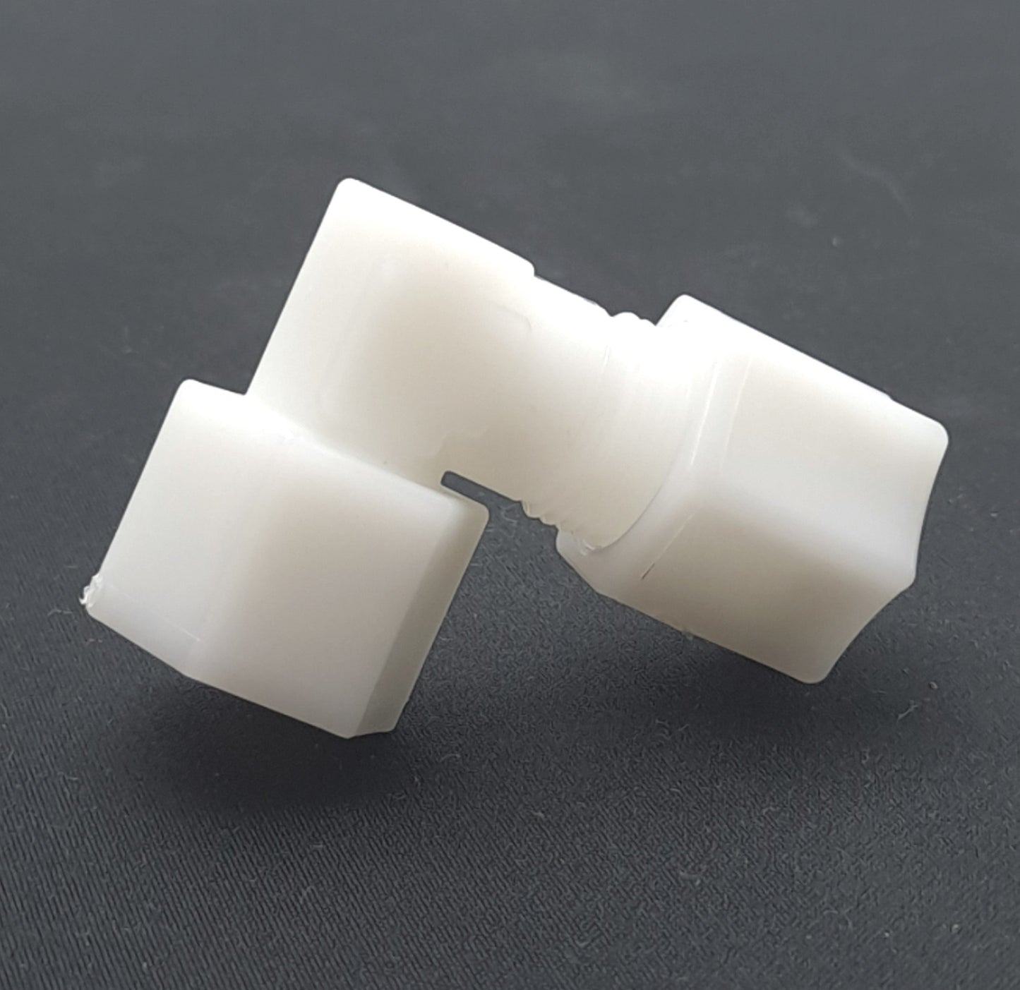 New – Open box Lot of 100 JACO 45-6-4-N-O Nylon 6 Elbow Fittings, Female Connector, 3/8" Tubing