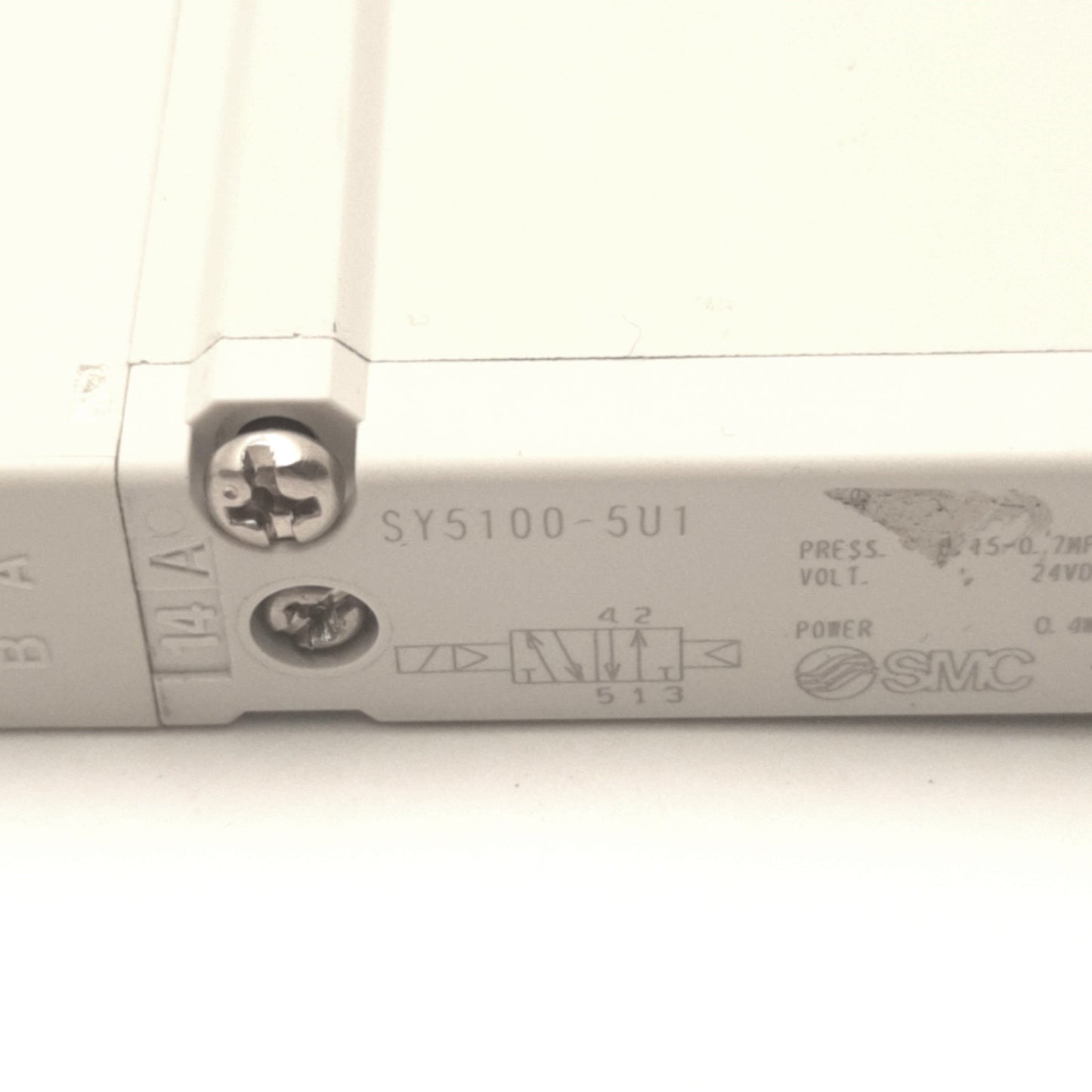 Used SMC SY5100-5U1 Solenoid Valve 2 Position 5 Port, 0.15-0.7MPa, 24v DC Coil