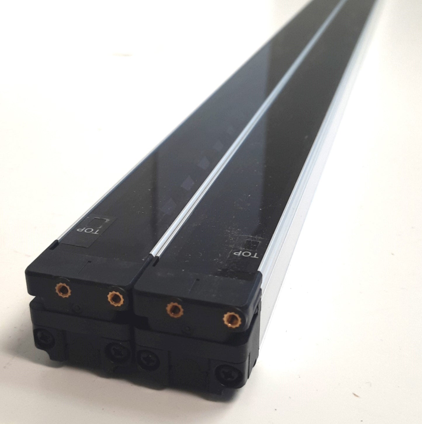 New Omron F3SJ-B1345P25 Light Curtain Emitter/Receiver, 1345mm, PNP, 25mm Diameter