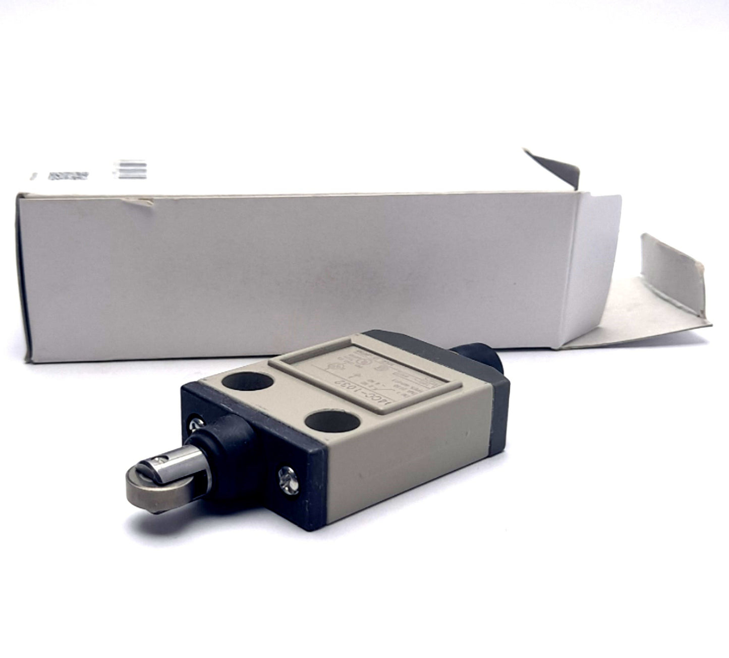 New – Open box Omron D4CC-1032 Limit Switch, 1A at 125VAC 50/60Hz, SPDT Contact, M5 Screw Mount