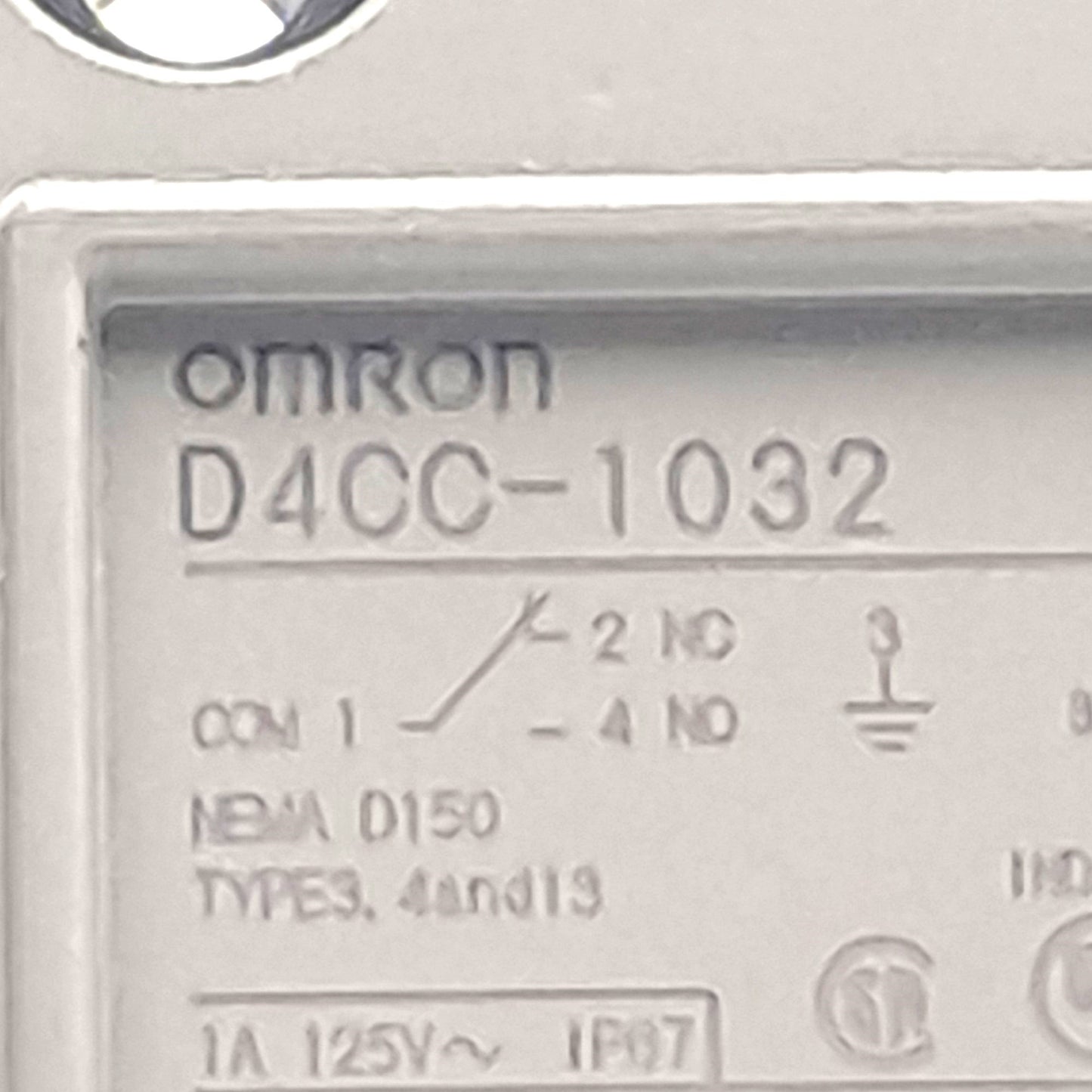 New – Open box Omron D4CC-1032 Limit Switch, 1A at 125VAC 50/60Hz, SPDT Contact, M5 Screw Mount