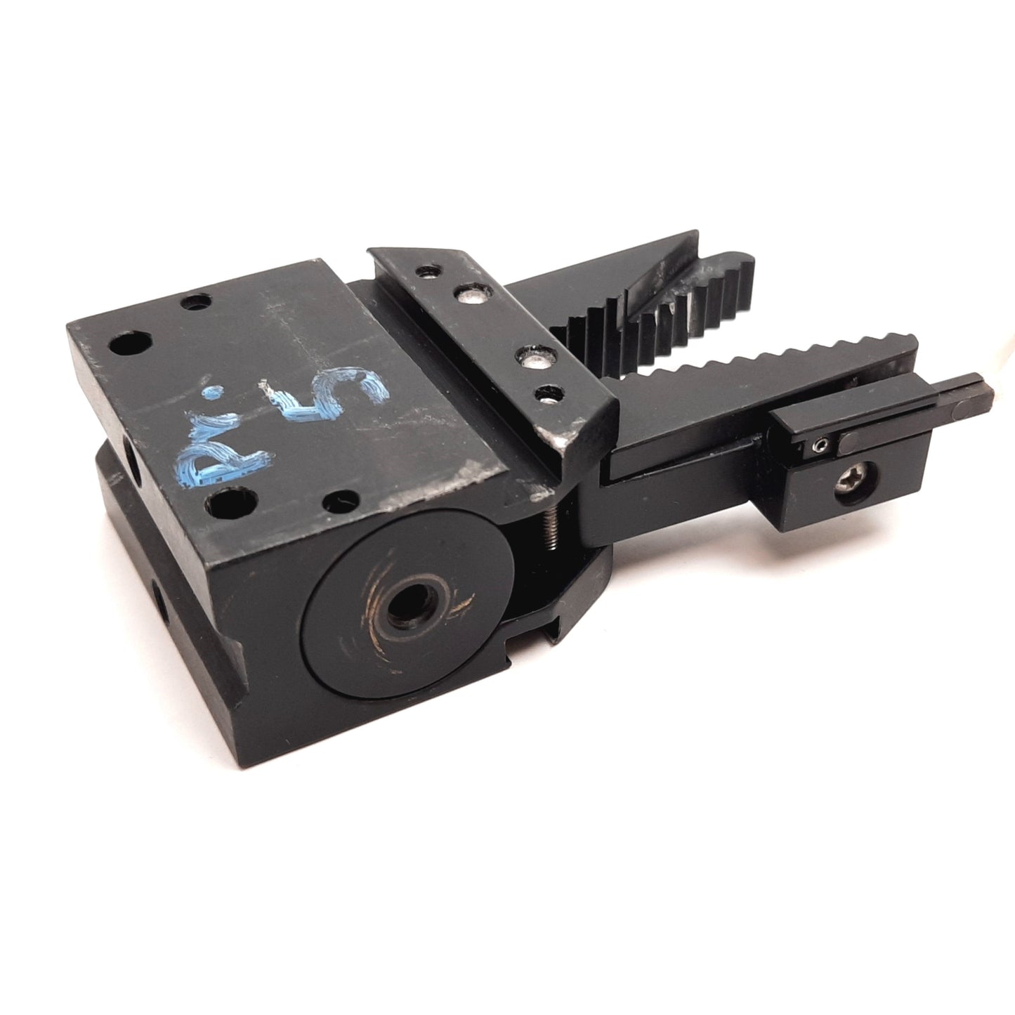 Used Senvex AA-26-NO Pneumatic Gripper, Normally Open, 8 bar, M5x0.8, With Sensor