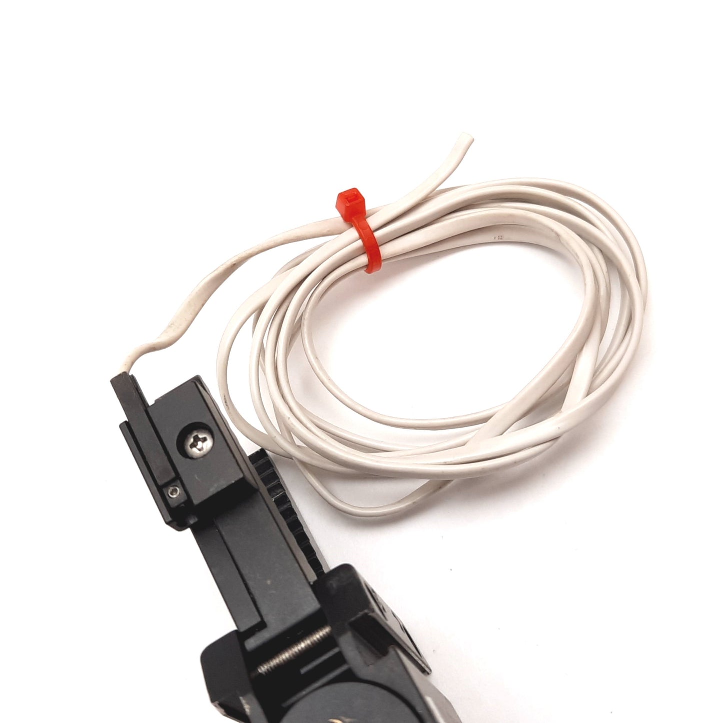 Used Senvex AA-26-NO Pneumatic Gripper, Normally Open, 8 bar, M5x0.8, With Sensor