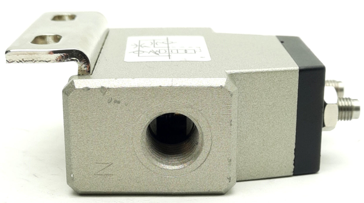 New SMC NASS300-N02B-X202 Pneumatic Slow Start Valve 0.7MPa Max 1/4" NPT W/Bracket