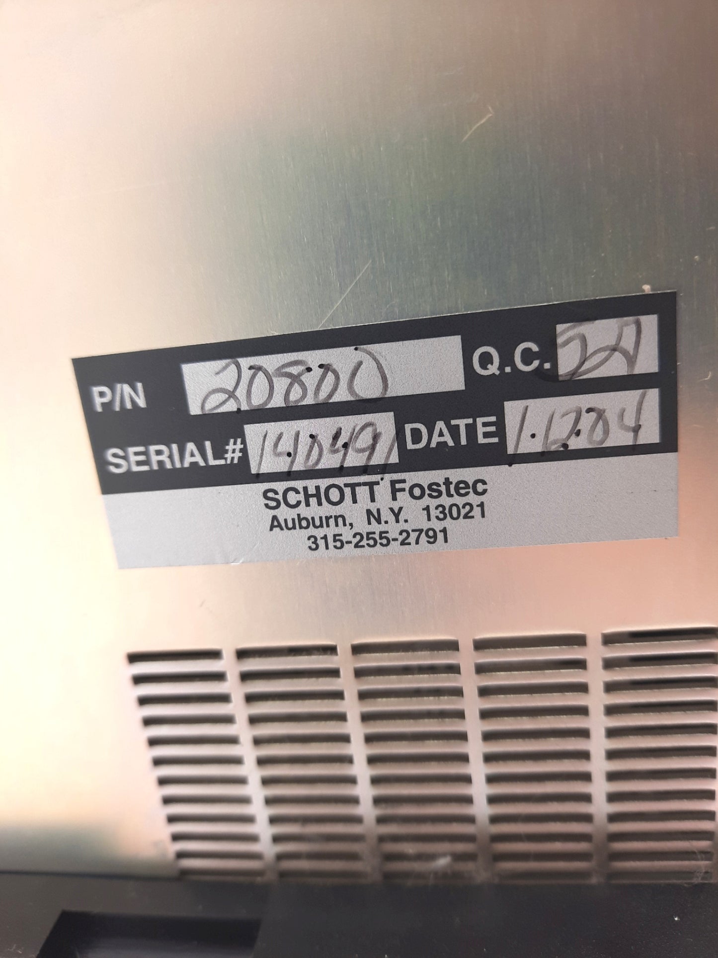 Used Schott 20800 DCR III Fiber Optic Light Source 18mm Out EKE Lamp 150W, 90-265 VAC