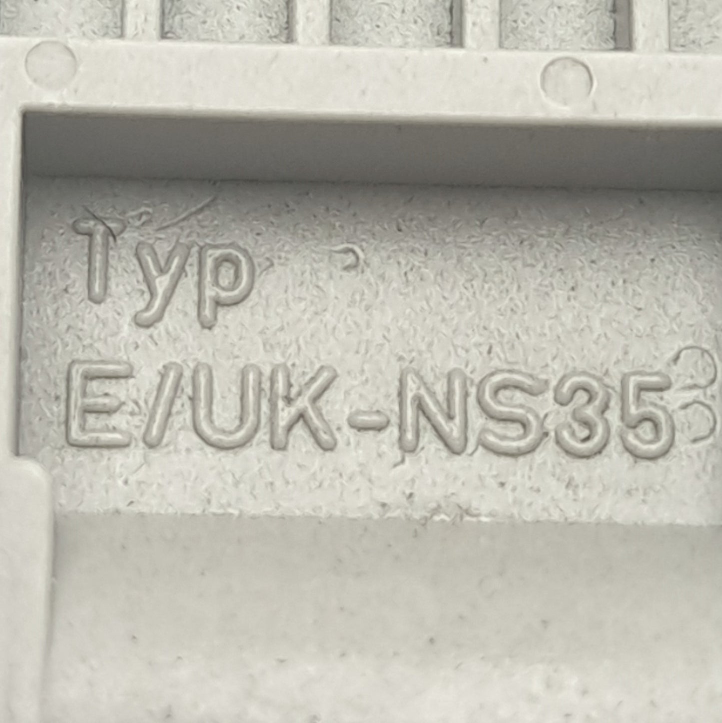 New – Open box Lot of 10 Phoenix Contact E/UK-NS 35 End Clamp, NS 35/7.5 DIN Mount, 9.5x33x48mm