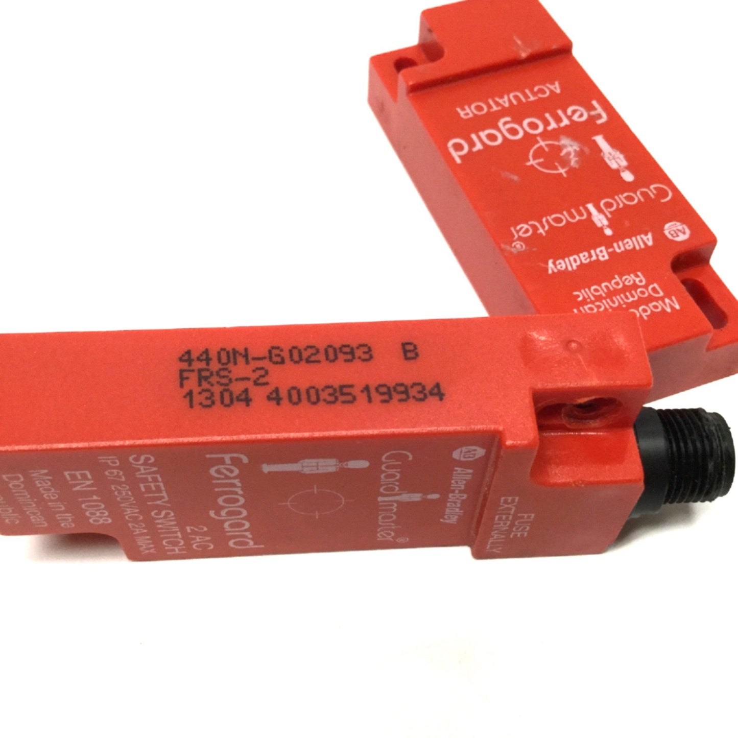 Used Allen Bradley 440N-G02093 Ferrogard Magnetic Non-Contact Interlock Safety Switch