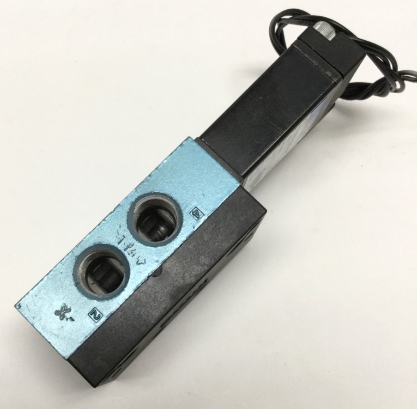Used MAC 47A-BB0-HAAC-1BK Solenoid Valve 5-Port, 2-Position, 120VAC Coil, 120psi