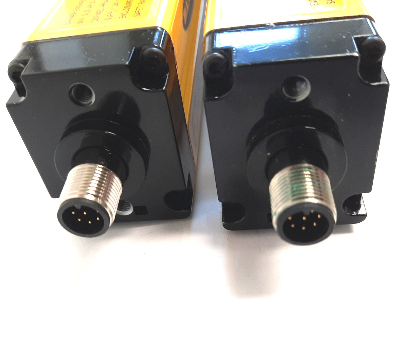 New Banner Engineering SLSVAP30-1200Q88 Light Curtain Set, 24v DC, PNP, 18m Range