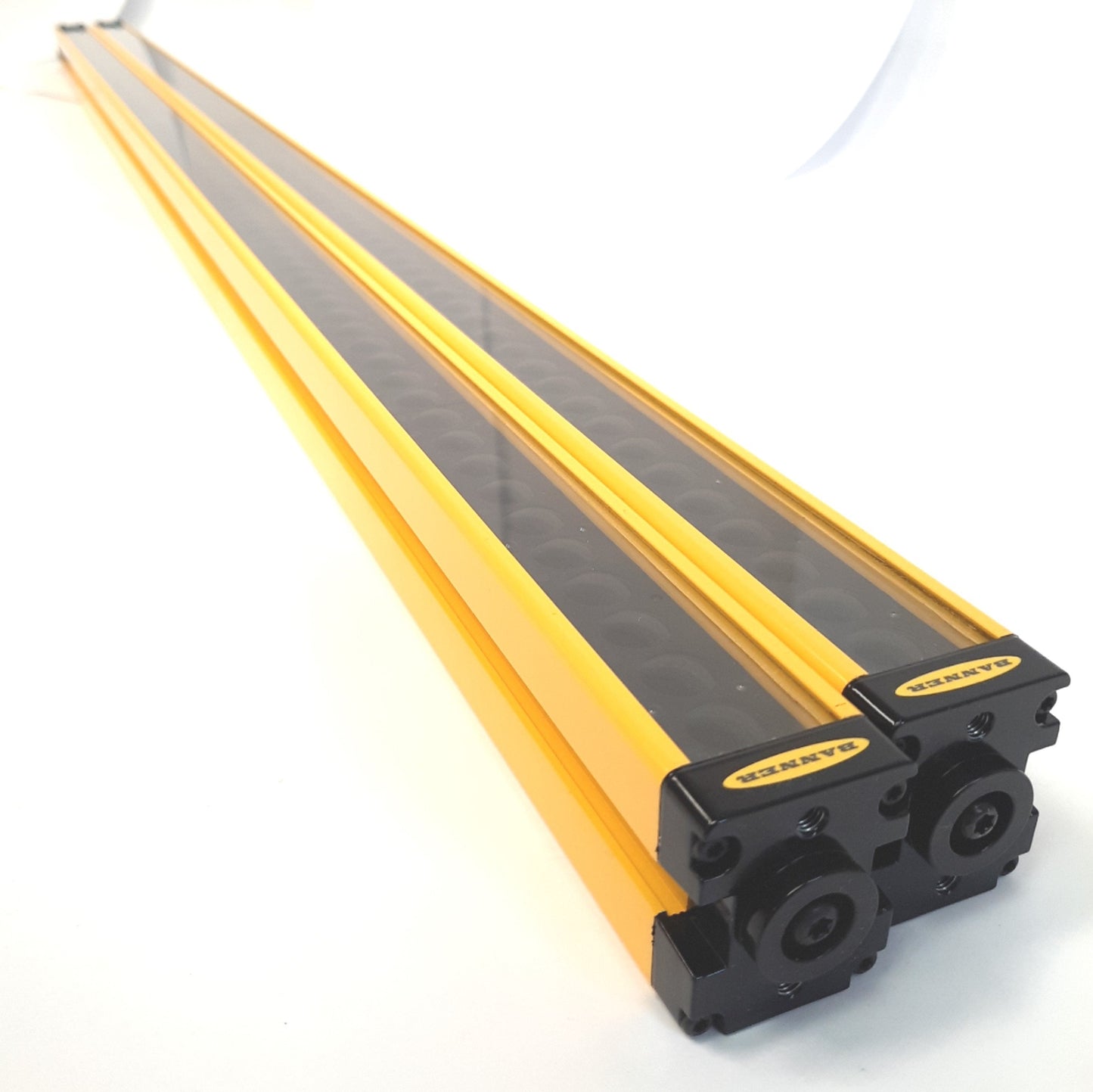 New Banner Engineering SLSVAP30-1200Q88 Light Curtain Set, 24v DC, PNP, 18m Range