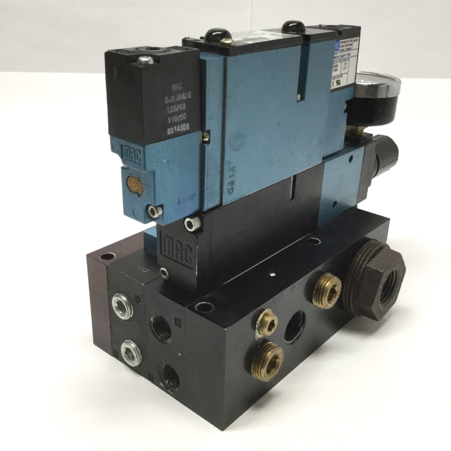 Used MAC 92B-EAB-000-DM-DJAP-1DG Solenoid Valve 5-Port, 3-Position 120VAC, 3/8" NPT