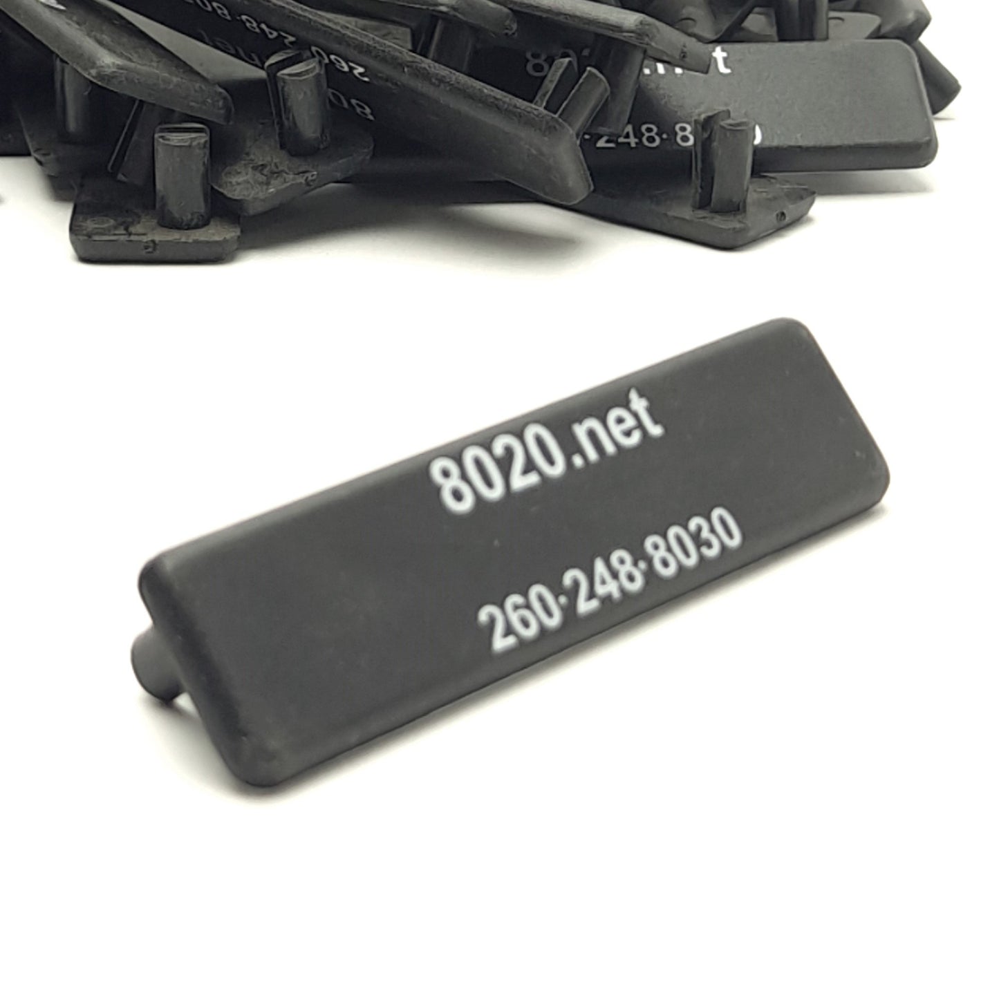 New – Open box Lot of 32 80/20 2037 15-Series Push-In End Cap, .75" x 3" x .125" (w/o Stems)