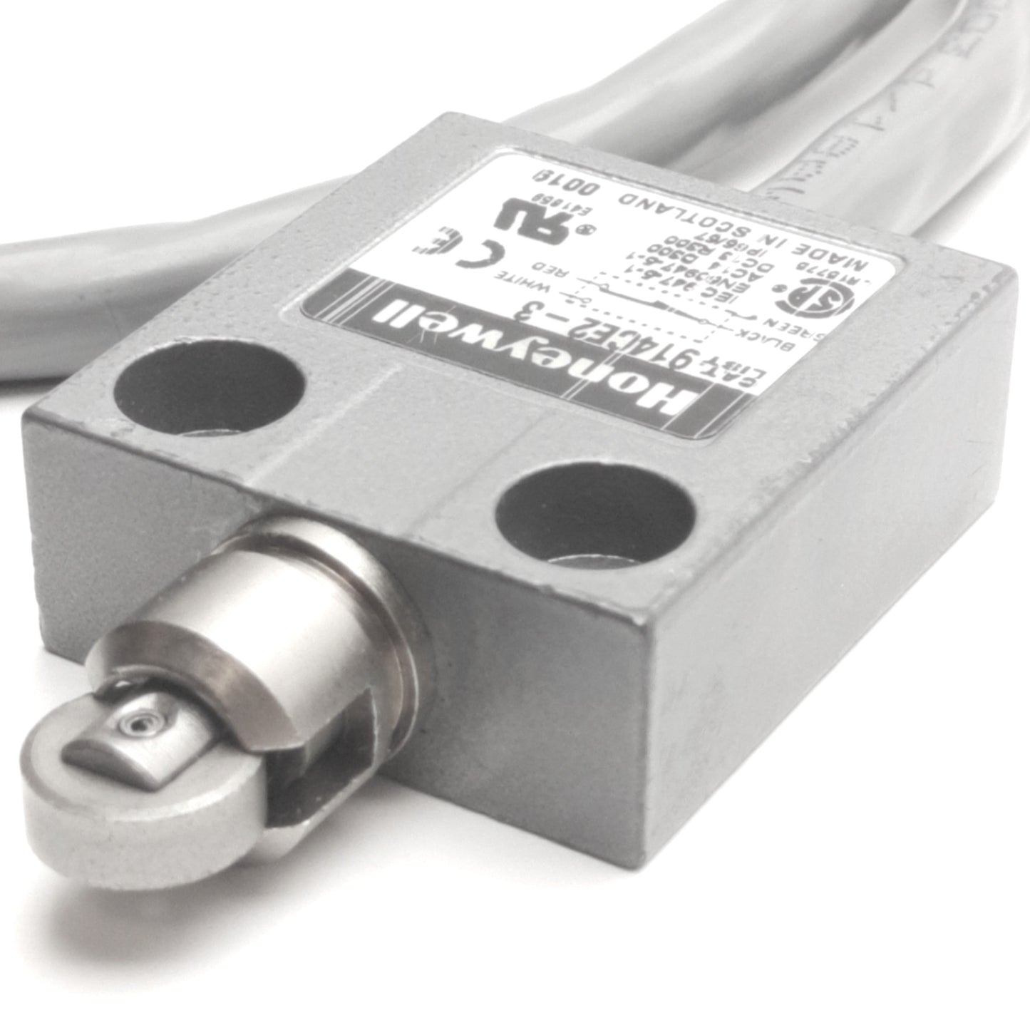 Used Honeywell 914CE2-3 Roller Switch 5A 250v AC/28v DC, SPDT, 11.8N Operating Force