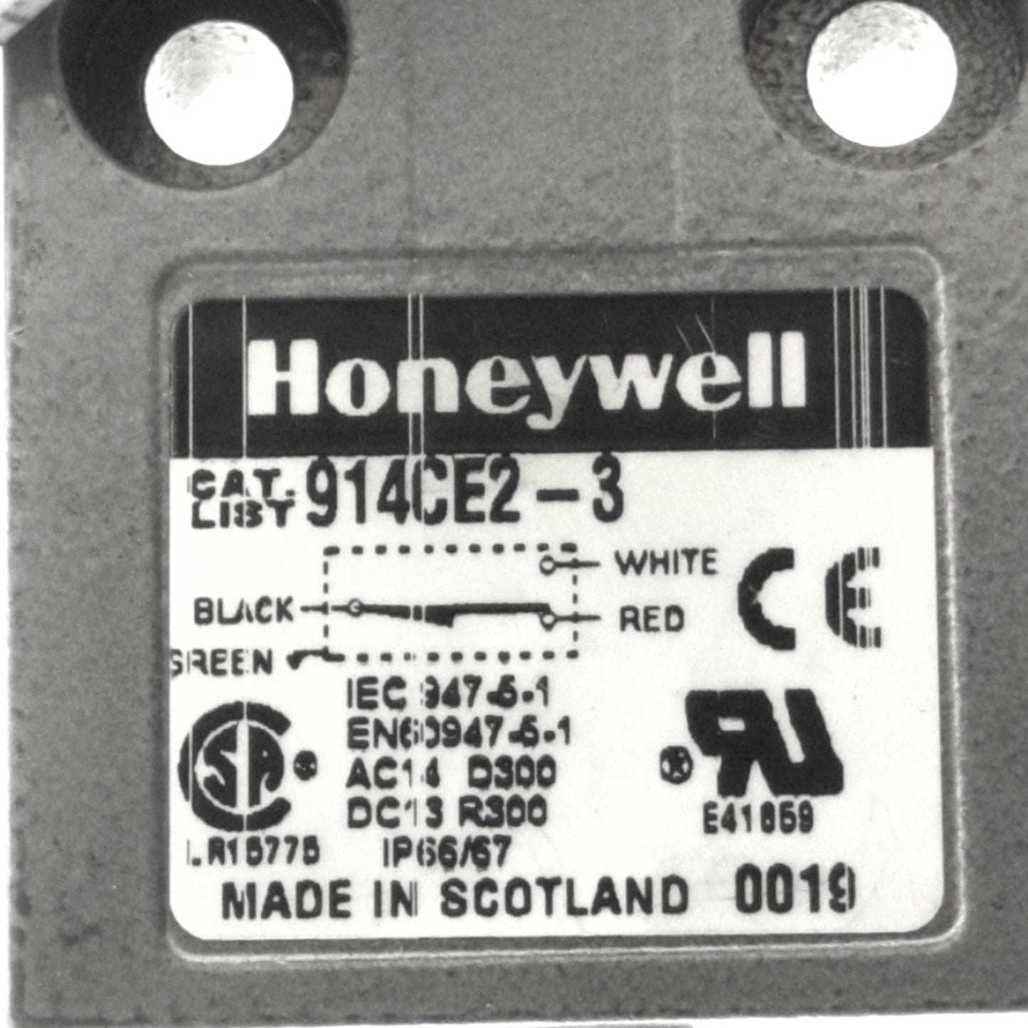 Used Honeywell 914CE2-3 Roller Switch 5A 250v AC/28v DC, SPDT, 11.8N Operating Force