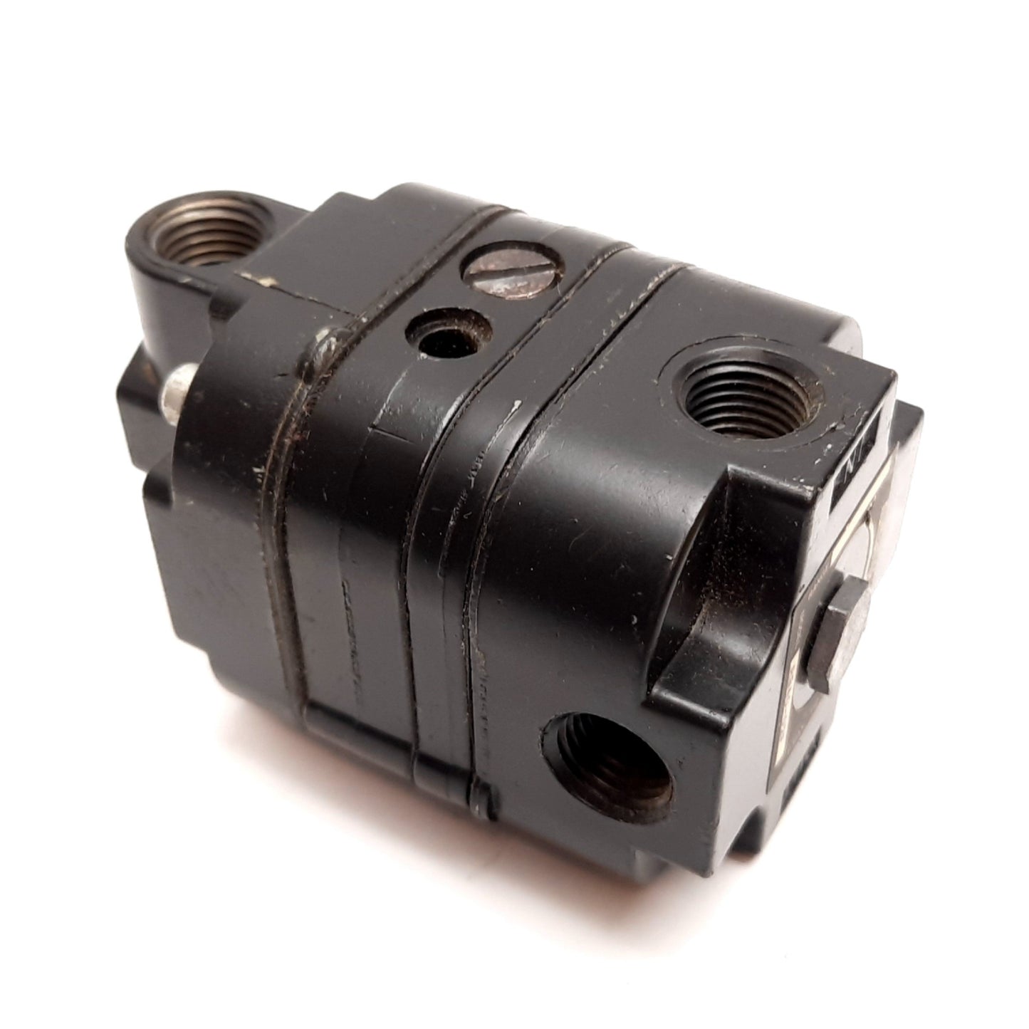 Used Numatics R840-02F Precision Air Relay, Supply: 150psi, Range: 2-120psi, 1/4" NPT