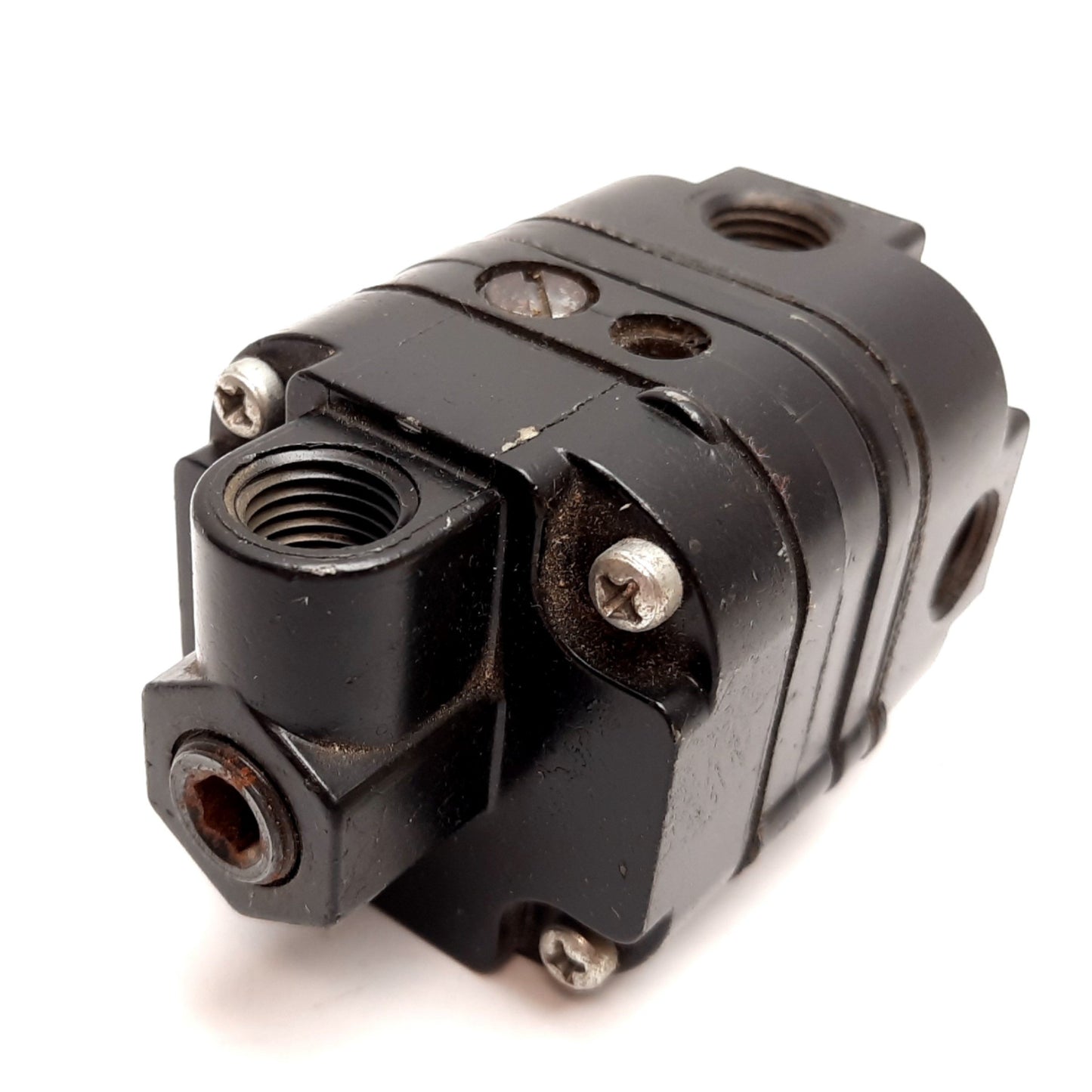Used Numatics R840-02F Precision Air Relay, Supply: 150psi, Range: 2-120psi, 1/4" NPT