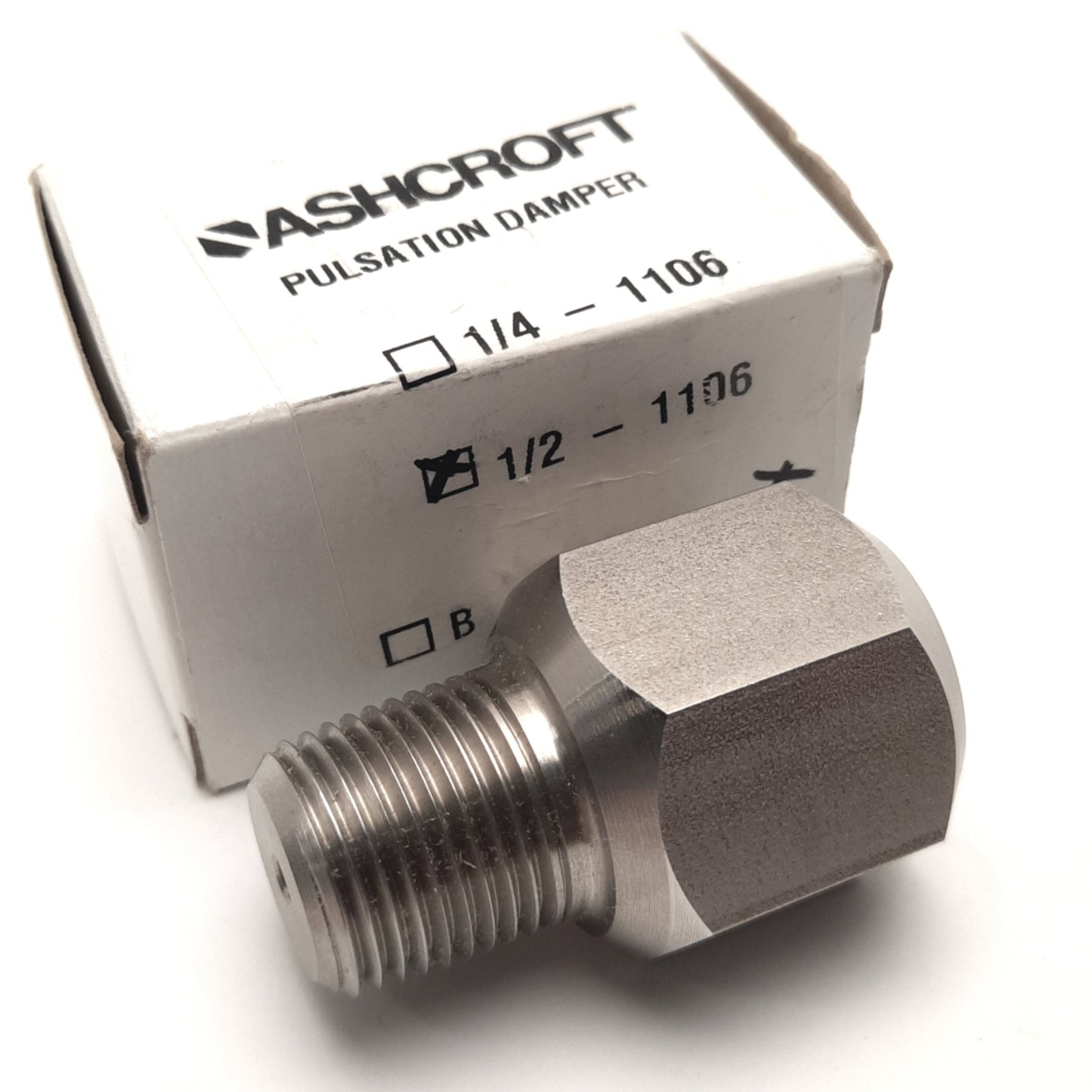 New – Open box Ashcroft 1/2-1106S Pulsation Damper 1/2" NPT Male-Female, 5000 Psi Max, SS