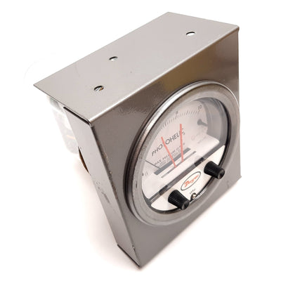 Used Dwyer 3000-SQRT Photohelic Pressure Switch/Gauge, 0-1000CFM, 25psi Max, 1/8" NPT