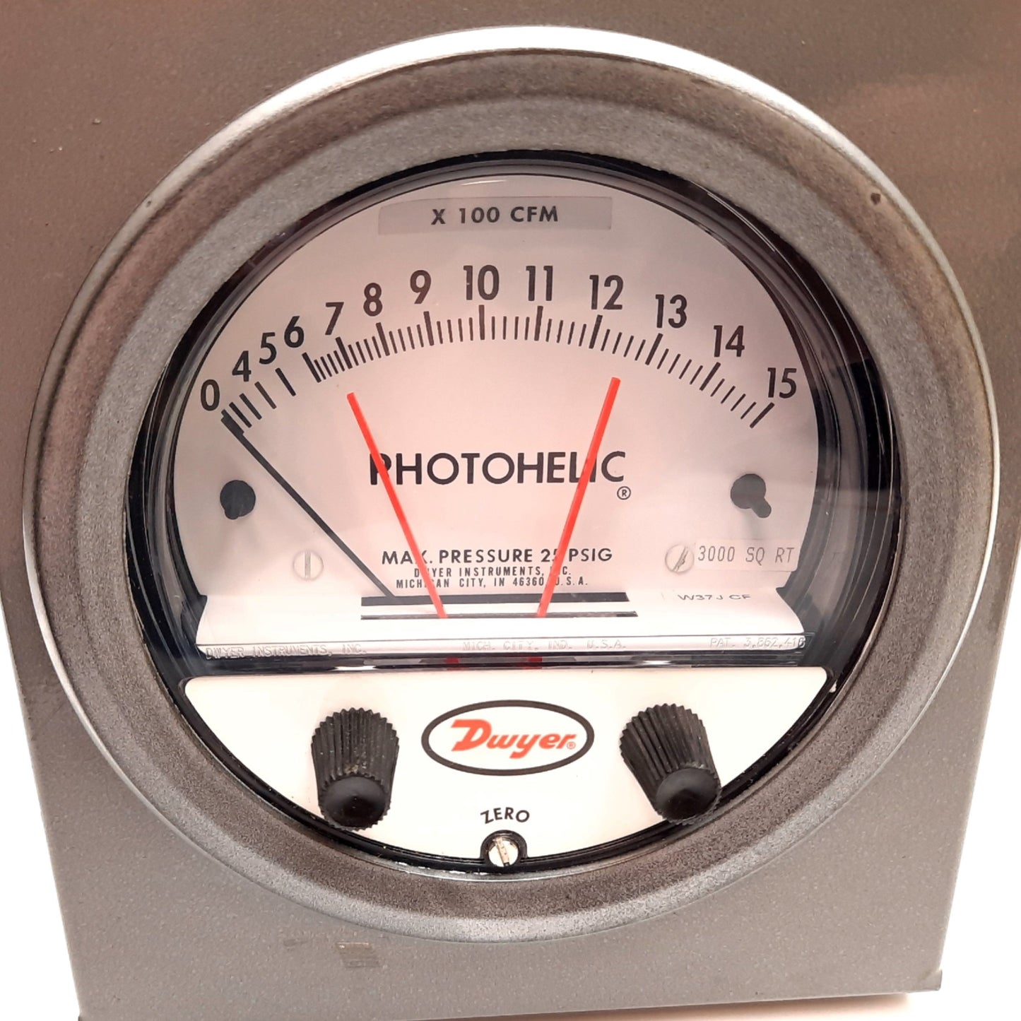 Used Dwyer 3000-SQRT Photohelic Pressure Switch/Gauge, 0-1500CFM, 25psi Max, 1/8" NPT