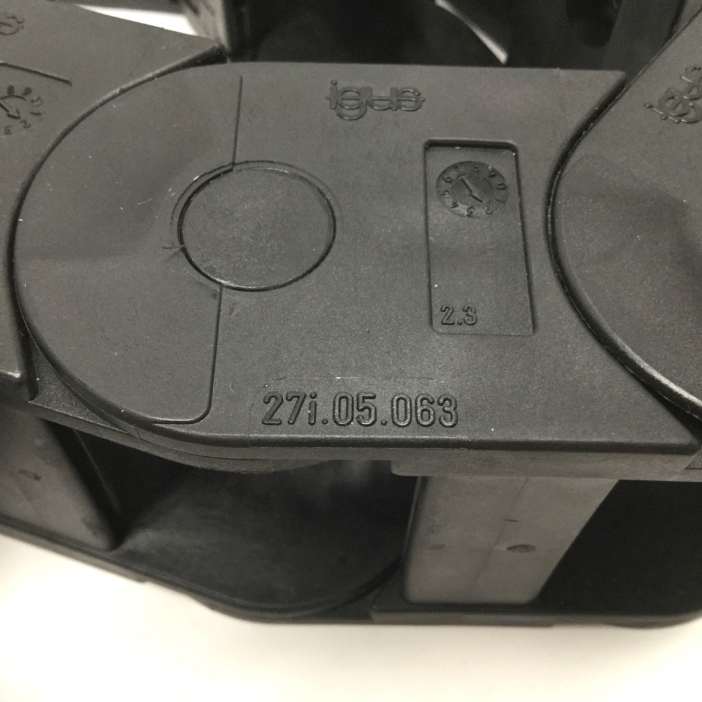 Used Igus 27i.05.063 Energy E-Chain Cable Carrier Snap-Open 50mm W x 35mm H, 42" Long