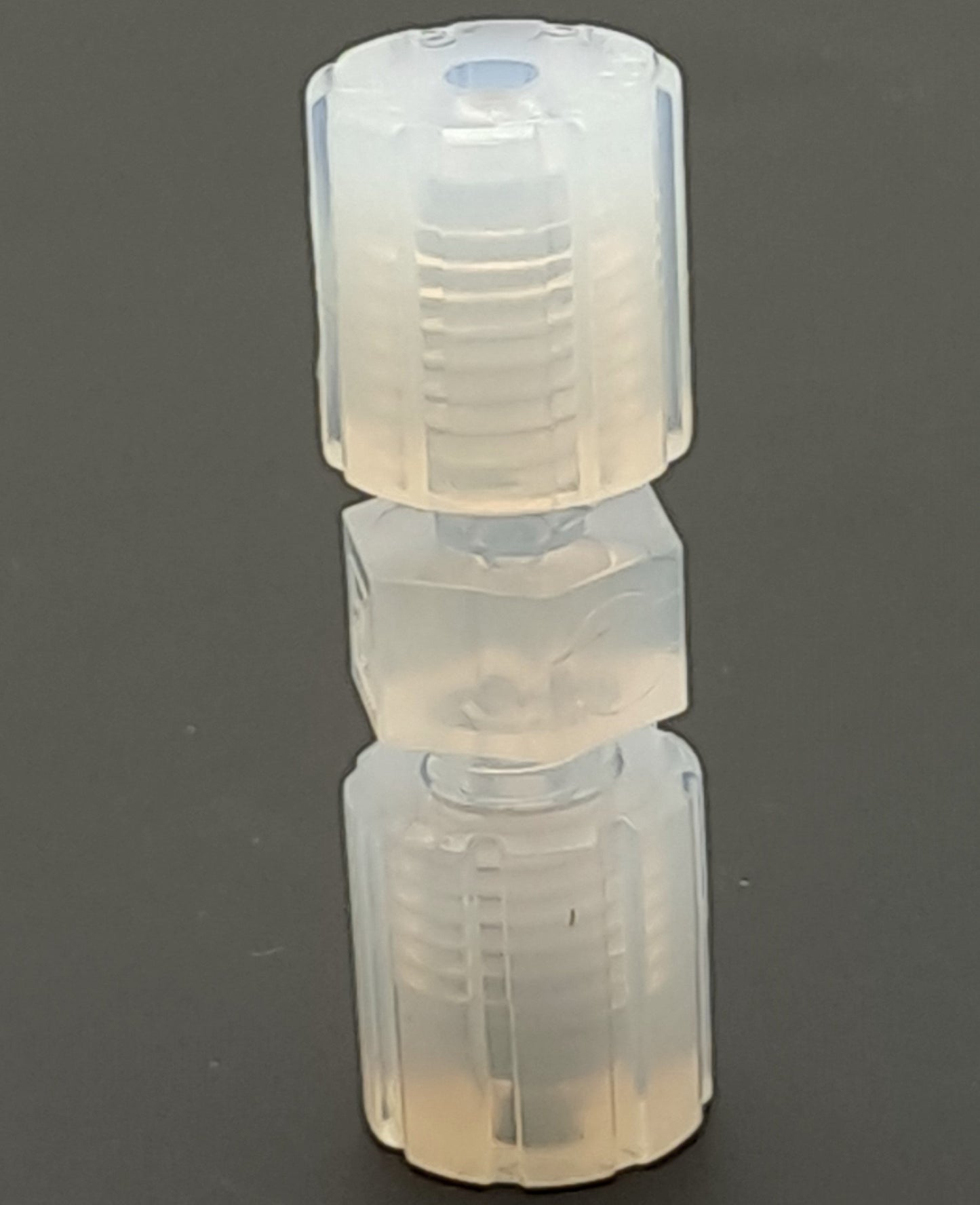 Used Parker GSC-2 Pargrip Straight Connector, PFA, 1/2" Hex, 1/8" to 1/8" Tube Size