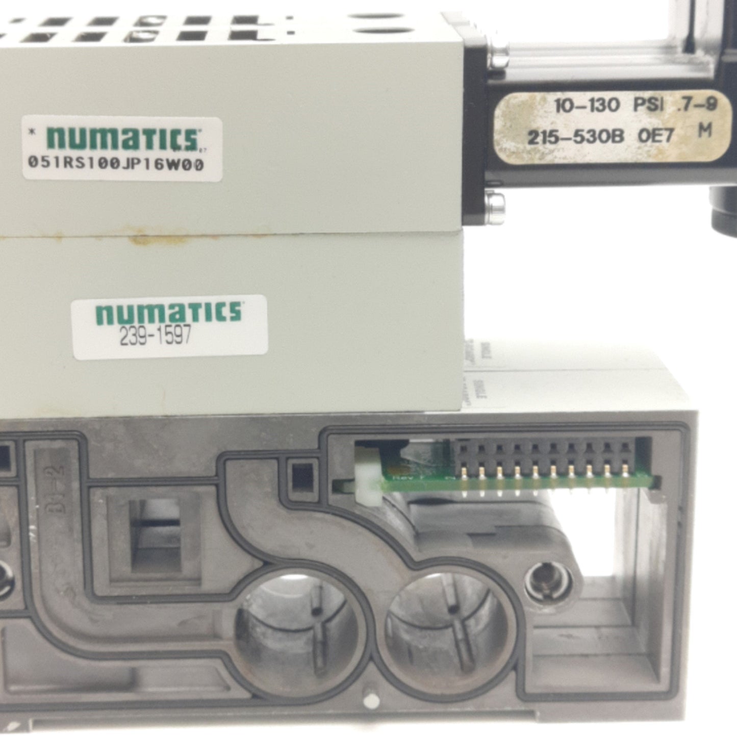 Used Lot of 2 Numatics 051RS100JP16W00 Regulator & Manifold Port 1 Pressure w/Gauge